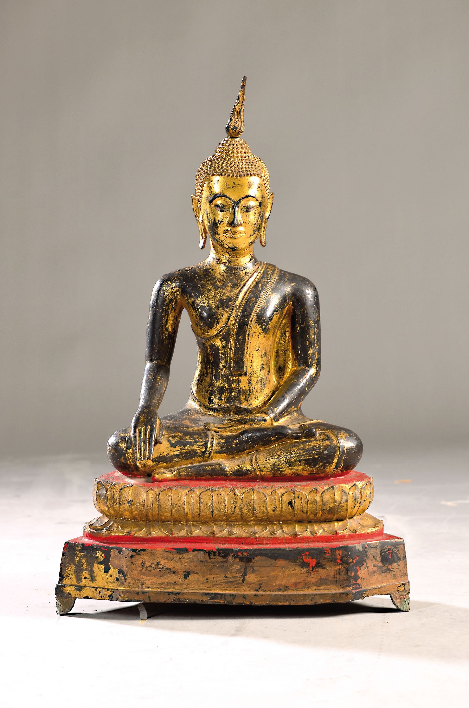 Großer Buddha, Thailand, wohl 18./19. Jh, Shakyamuni-Buddha, auf doppeltem Lotussockel sitzend, Geste der Erdberührung, Reste von Vergoldung, H. ...
