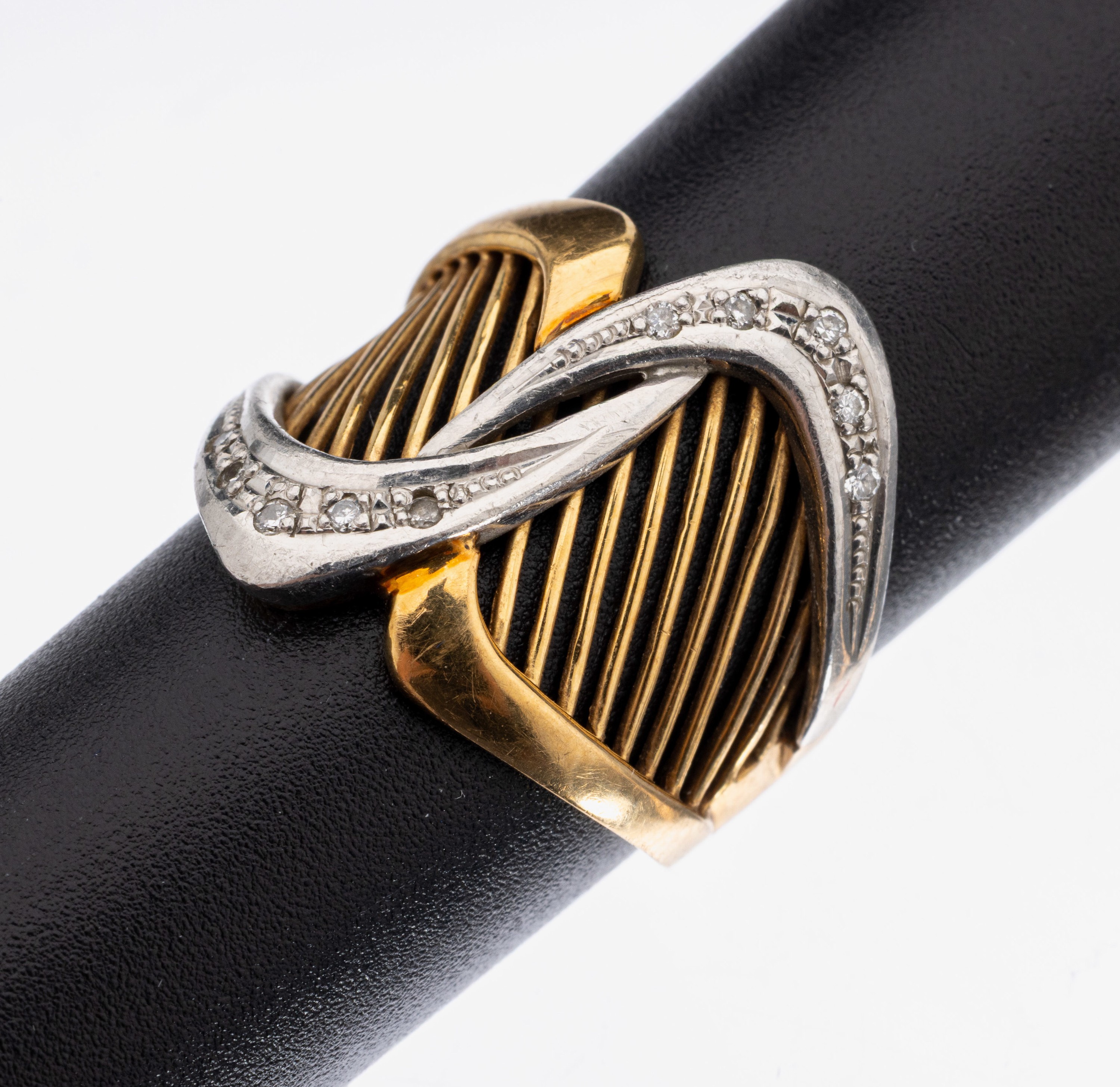 18 kt Gold/Platin Brillant-Ring, GG 750/000und Platin, 10 Brillanten zus. ca. 0.05 ct Weiß/p, RW 51.5, ca. 6.1 g