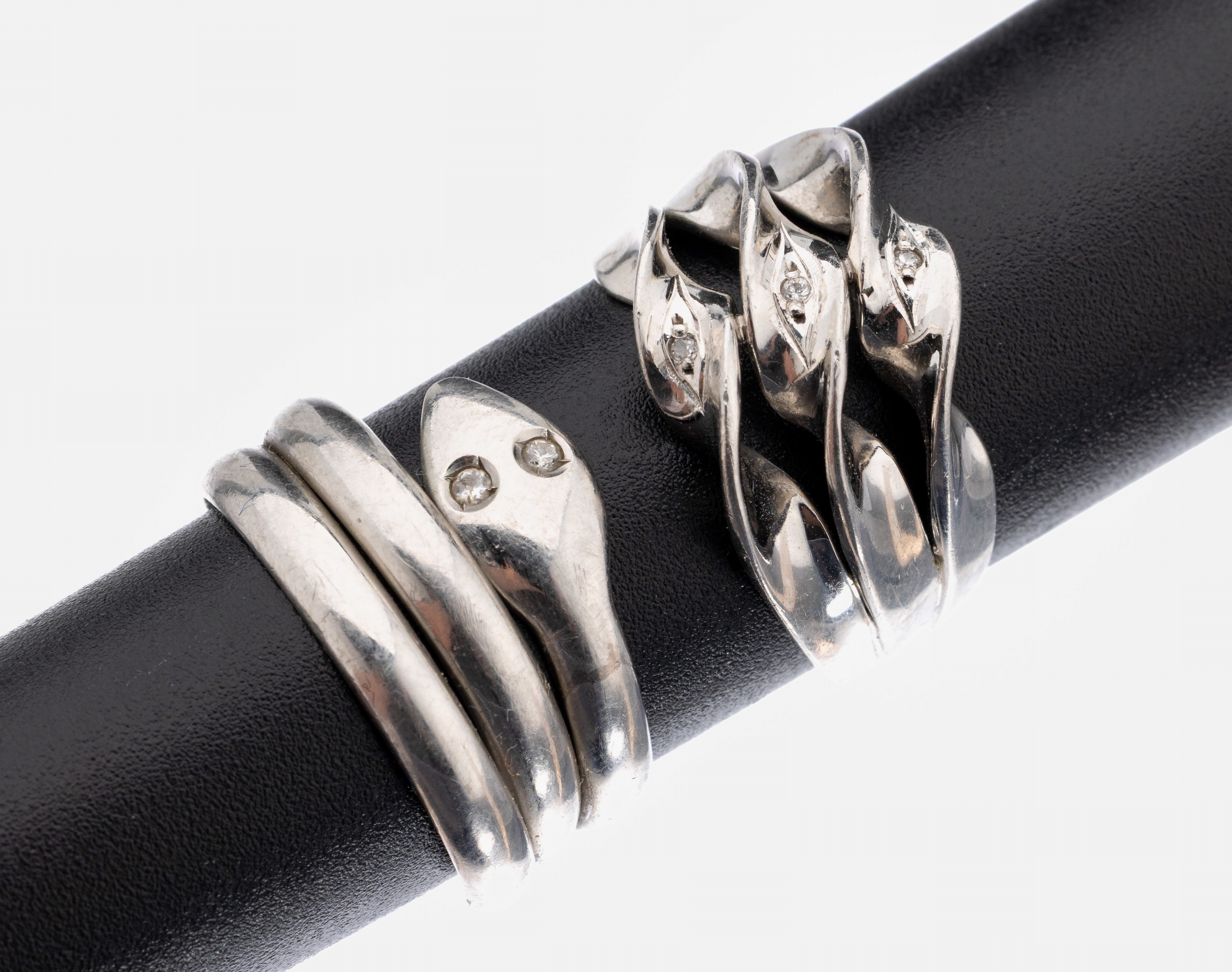 Konvolut 2 Platin Brillant-Ringe, 1x Pt 850/000 Schlangenring, als Augen 2 Brillanten zus. ca. 0.02 ct Weiß/si, RW 53, 1 x Ring, Pt 900/000 ...
