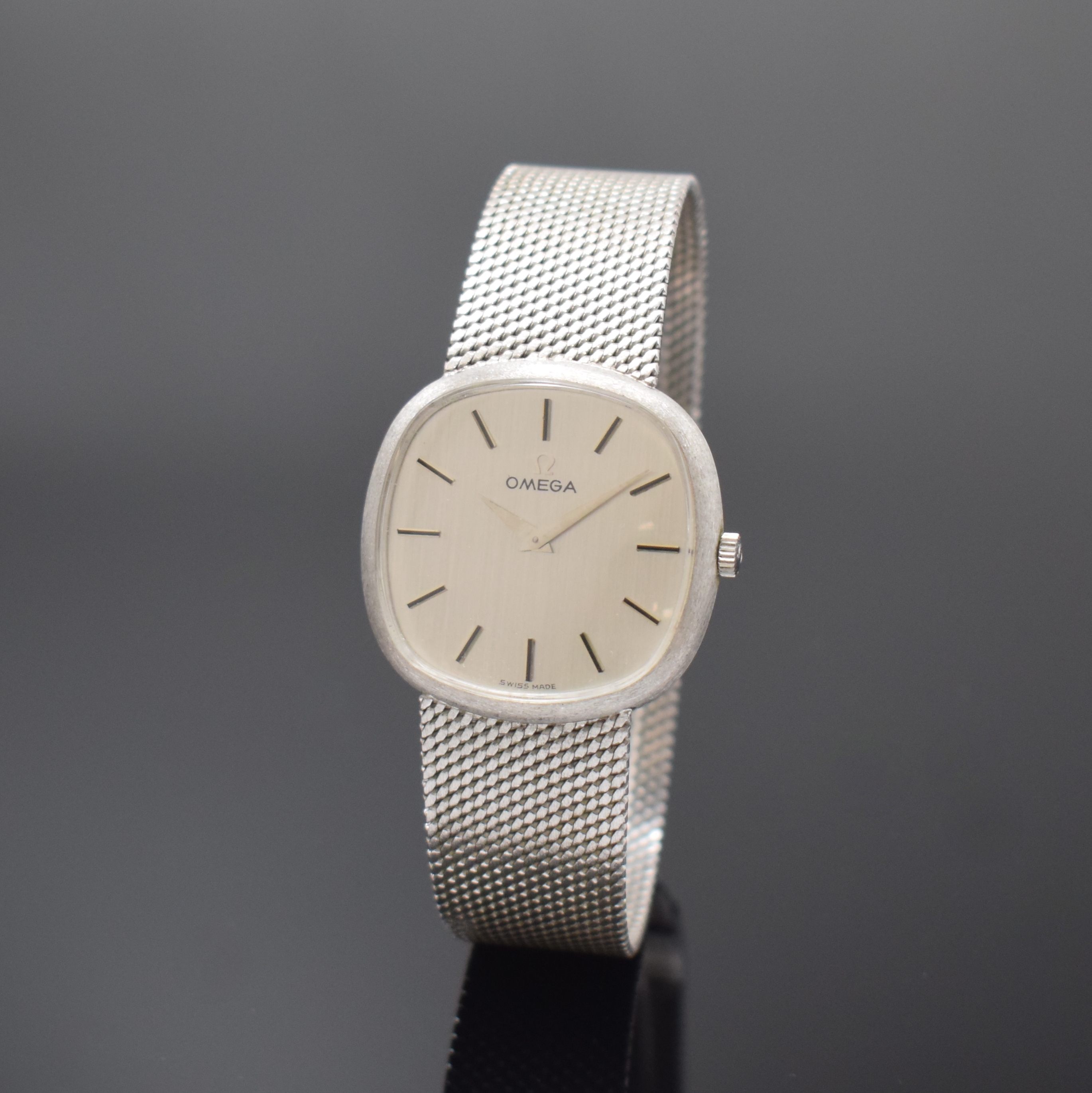OMEGA Armbanduhr in WG 585/000, Schweiz um 1971, Handaufzug, Milanaiseband, Boden aufgedr., vers. Zifferbl. m. aufgel. Indizes, Anz. v. Std. und ...