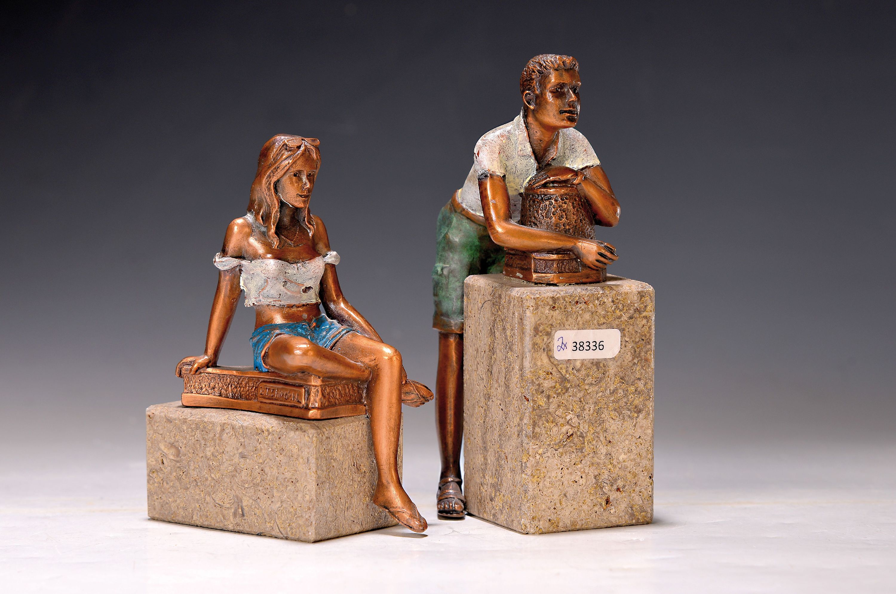 Romeo-Barry Shiraishi, geb. 1938, zwei Bronzefiguren, "Love Story/Homme et Femme", auf Steinsockeln, H. 14/16 cm