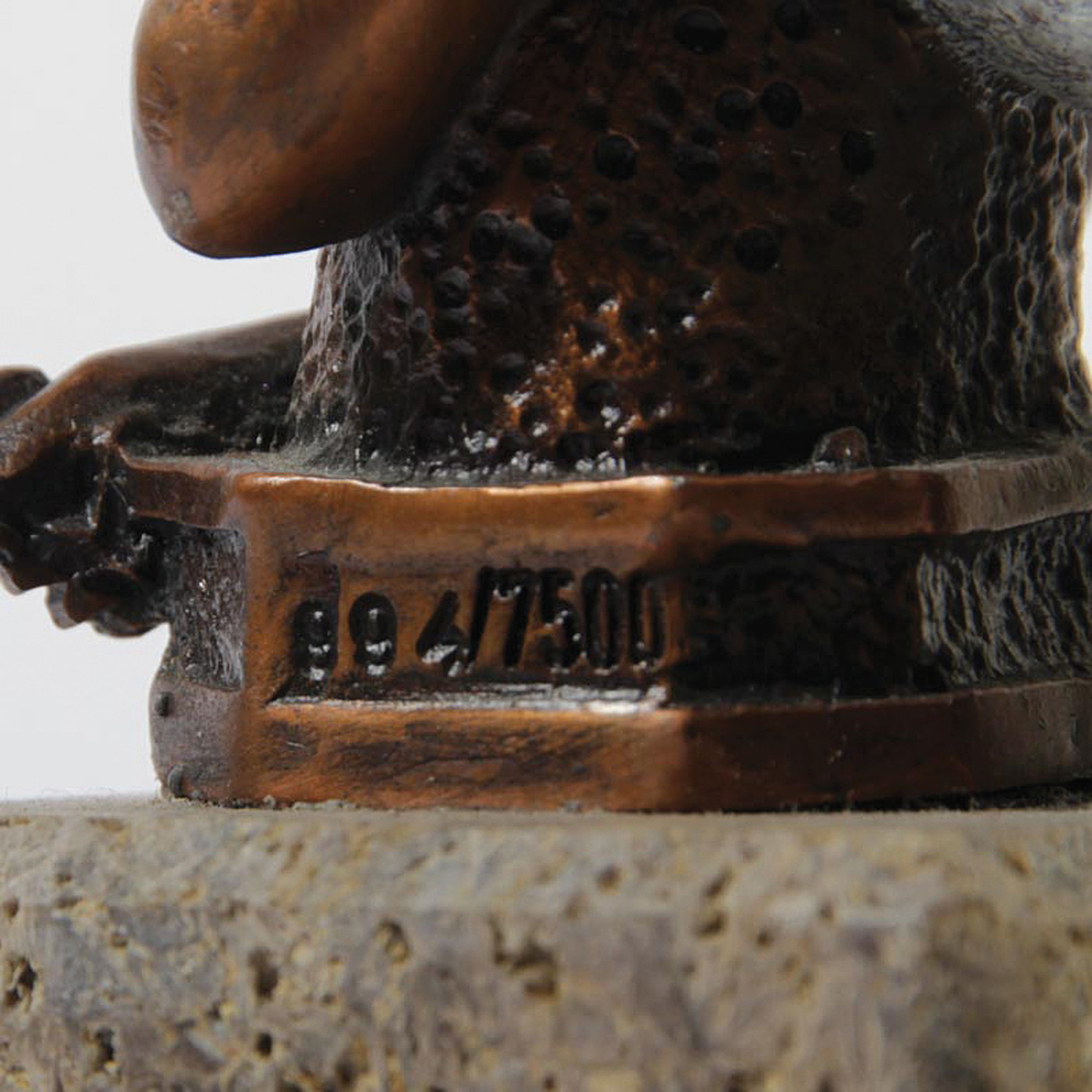 Detail h: Romeo-Barry Shiraishi, geb. 1938, zwei Bronzefiguren, "Love Story/Homme et Femme", auf Steinsockeln, H. 14/16 cm