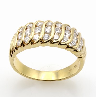 Image Ring mit Brillanten, GG 750/000, 24 Brill. zus. ca. 0.70 ct Weiß/vsi in 3 Reihen ...
