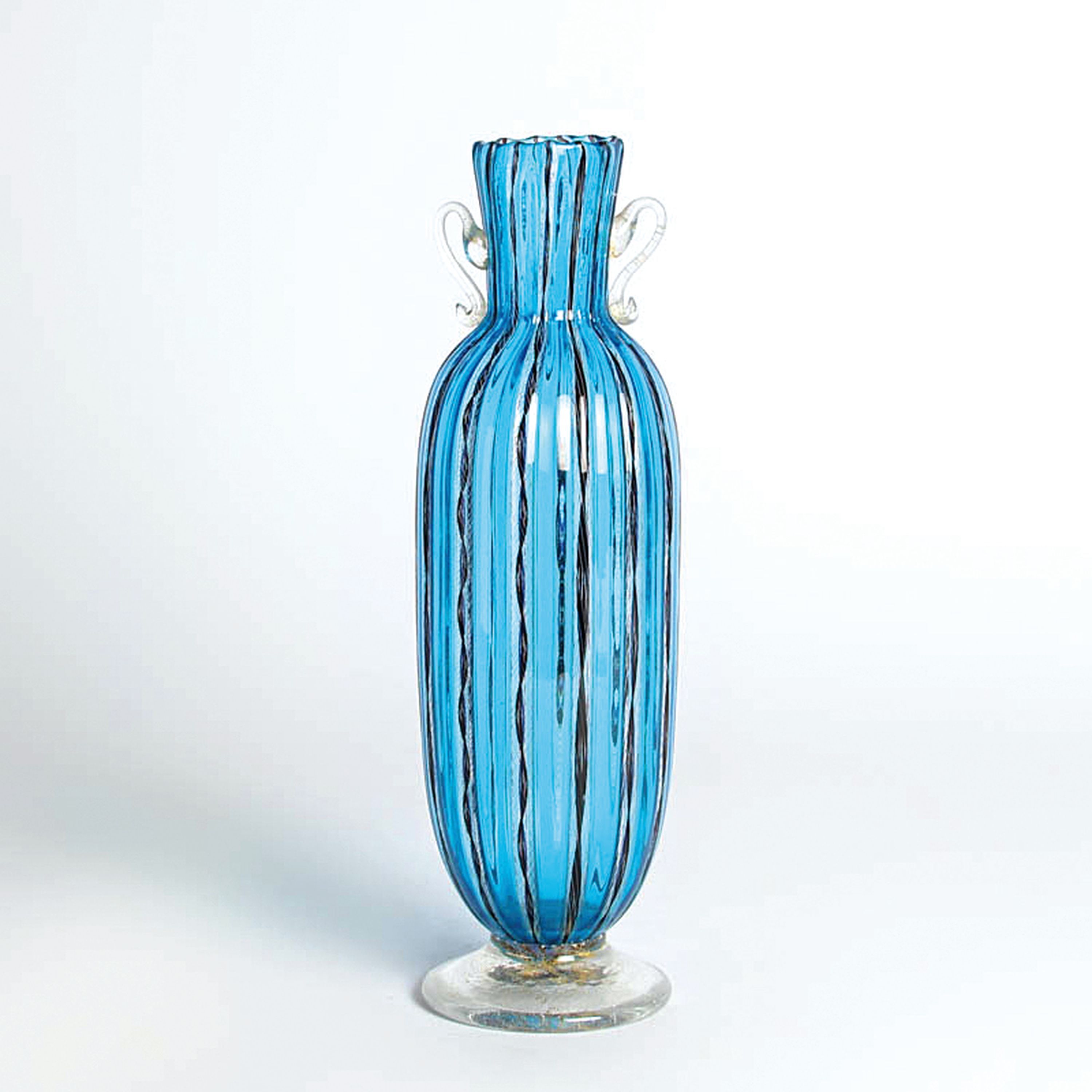 Detail b: 4 Zanfirico-Vasen in blauem Kolorit, Fratelli Toso, Murano, 1960-70, farbloses Glas in blauer Zanfirico-Technik, tlw. mit Herstelleretiketten, H. ...
