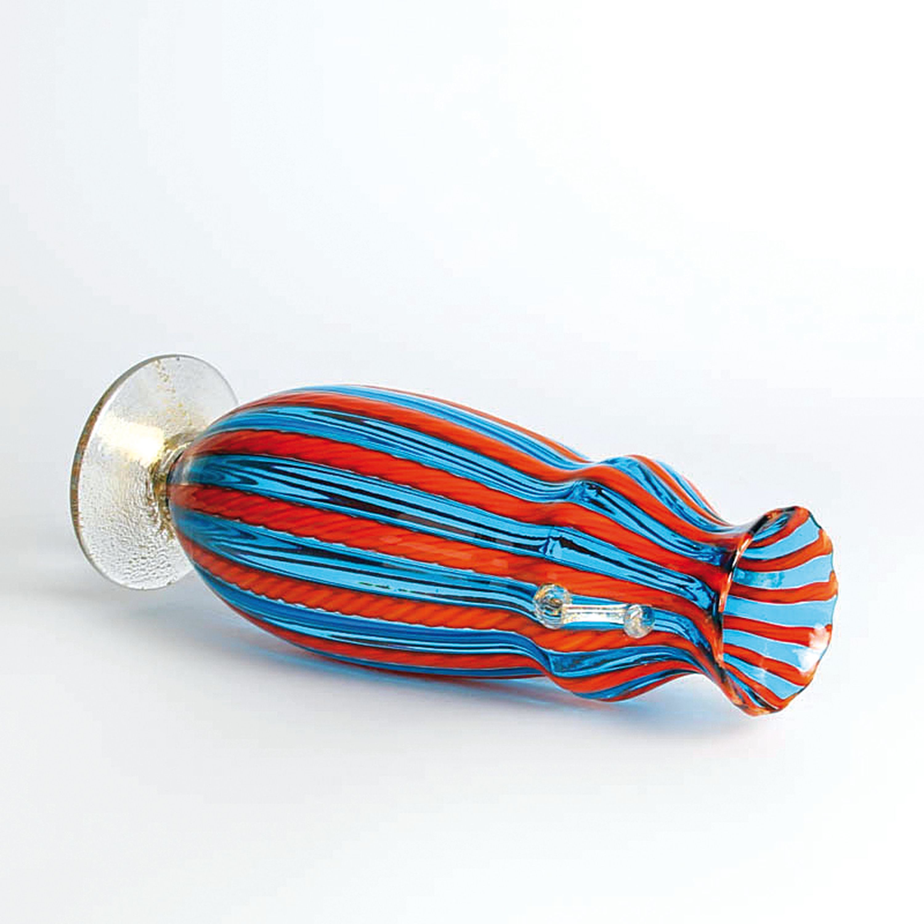 Detail d: 4 Zanfirico-Vasen in blauem Kolorit, Fratelli Toso, Murano, 1960-70, farbloses Glas in blauer Zanfirico-Technik, tlw. mit Herstelleretiketten, H. ...