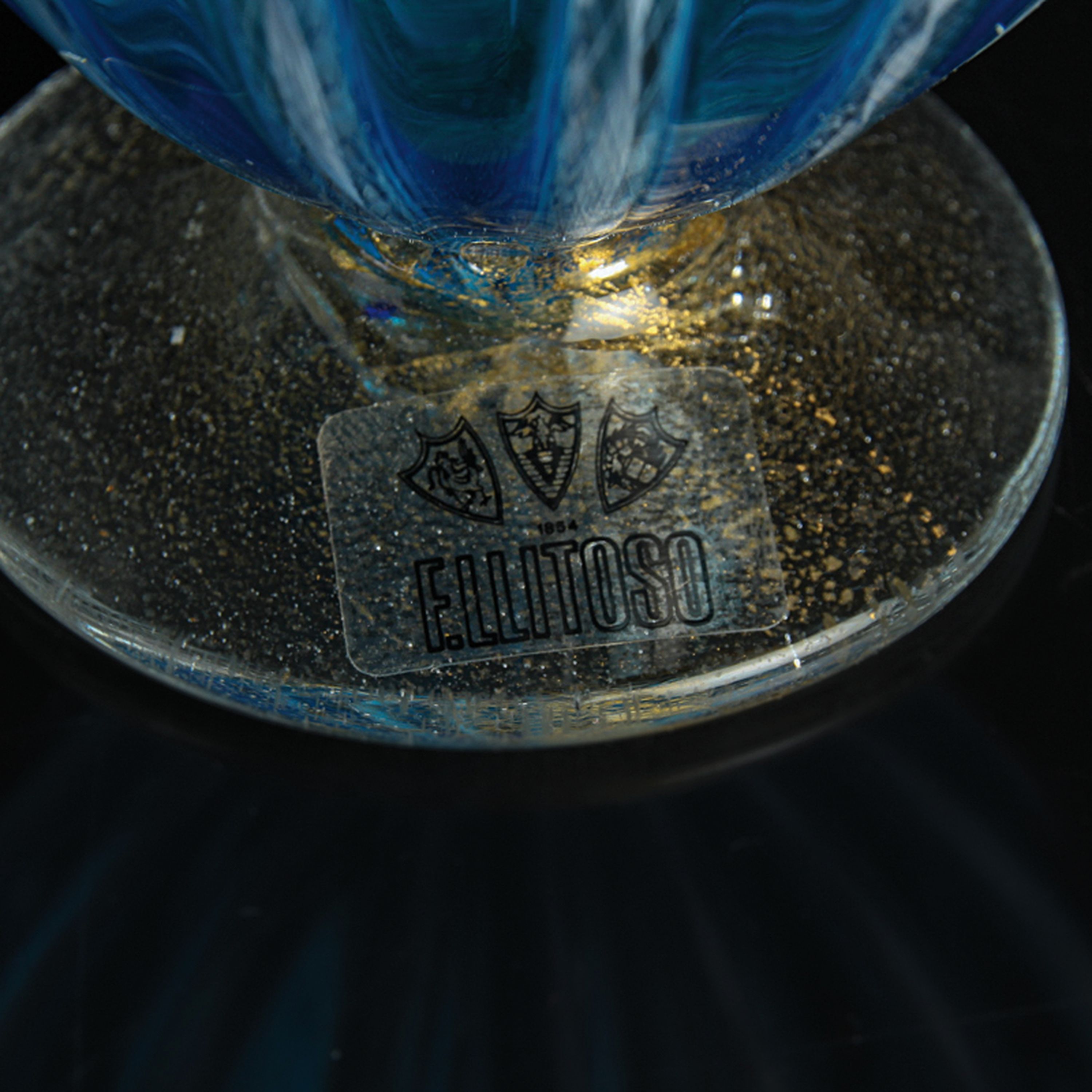 Detail j: 4 Zanfirico-Vasen in blauem Kolorit, Fratelli Toso, Murano, 1960-70, farbloses Glas in blauer Zanfirico-Technik, tlw. mit Herstelleretiketten, H. ...