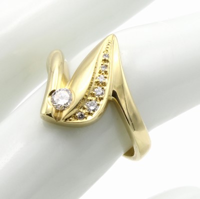 Image 26920953 - Ring mit Brillanten, GG 585/000, Brill. zus.ca. 0.24 ct Weiß/vsi, z.T. matt., RW ...