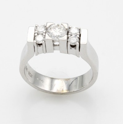 Image 26920965 - Ring mit Brillanten, WG 585/000, Mittelsteinca. 0.44 ct, 4 Besatzbrill. zus. ca. 0.27 ct ...
