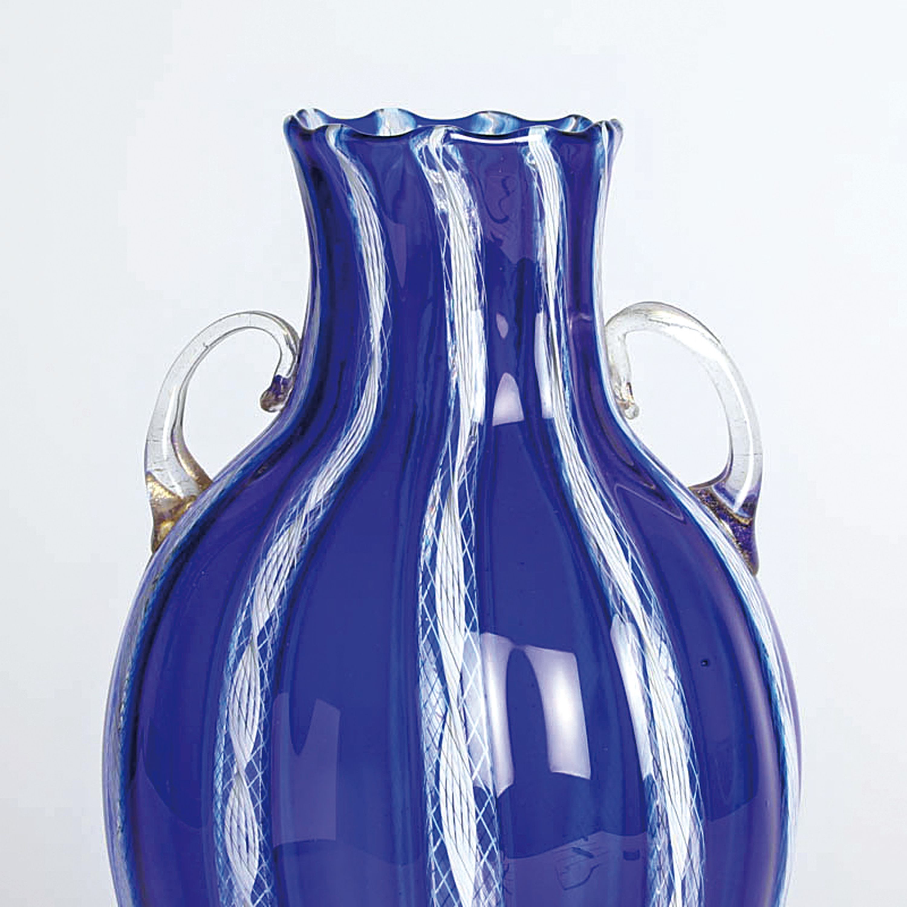 Detail c: 3 Zanfirico-Vasen in blau-weiß, Fratelli Toso, Murano, 1960-70, farbloses Glas, gedrehte weiße und blaue eingeschmolzene Glasstäbe, ...