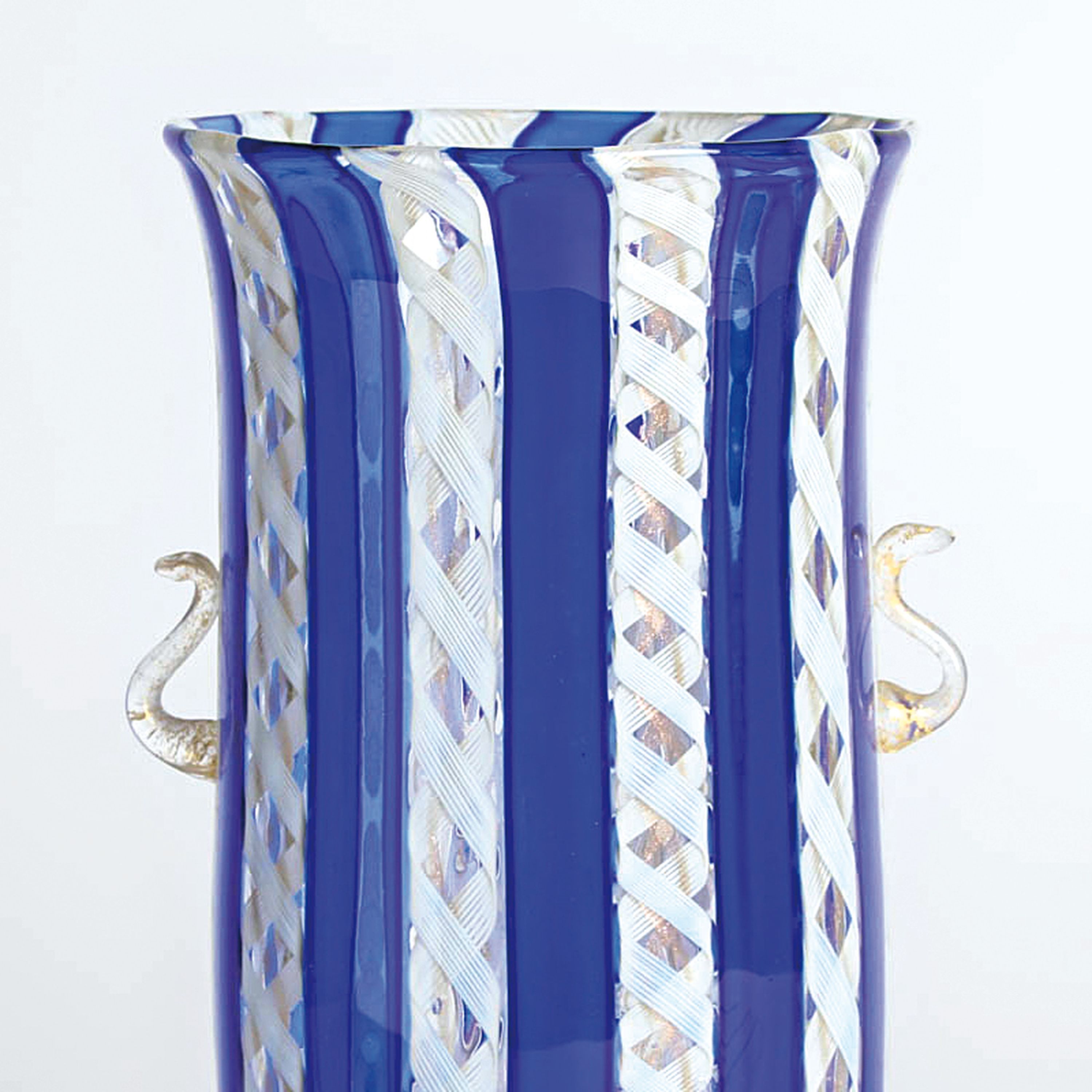 Detail f: 3 Zanfirico-Vasen in blau-weiß, Fratelli Toso, Murano, 1960-70, farbloses Glas, gedrehte weiße und blaue eingeschmolzene Glasstäbe, ...