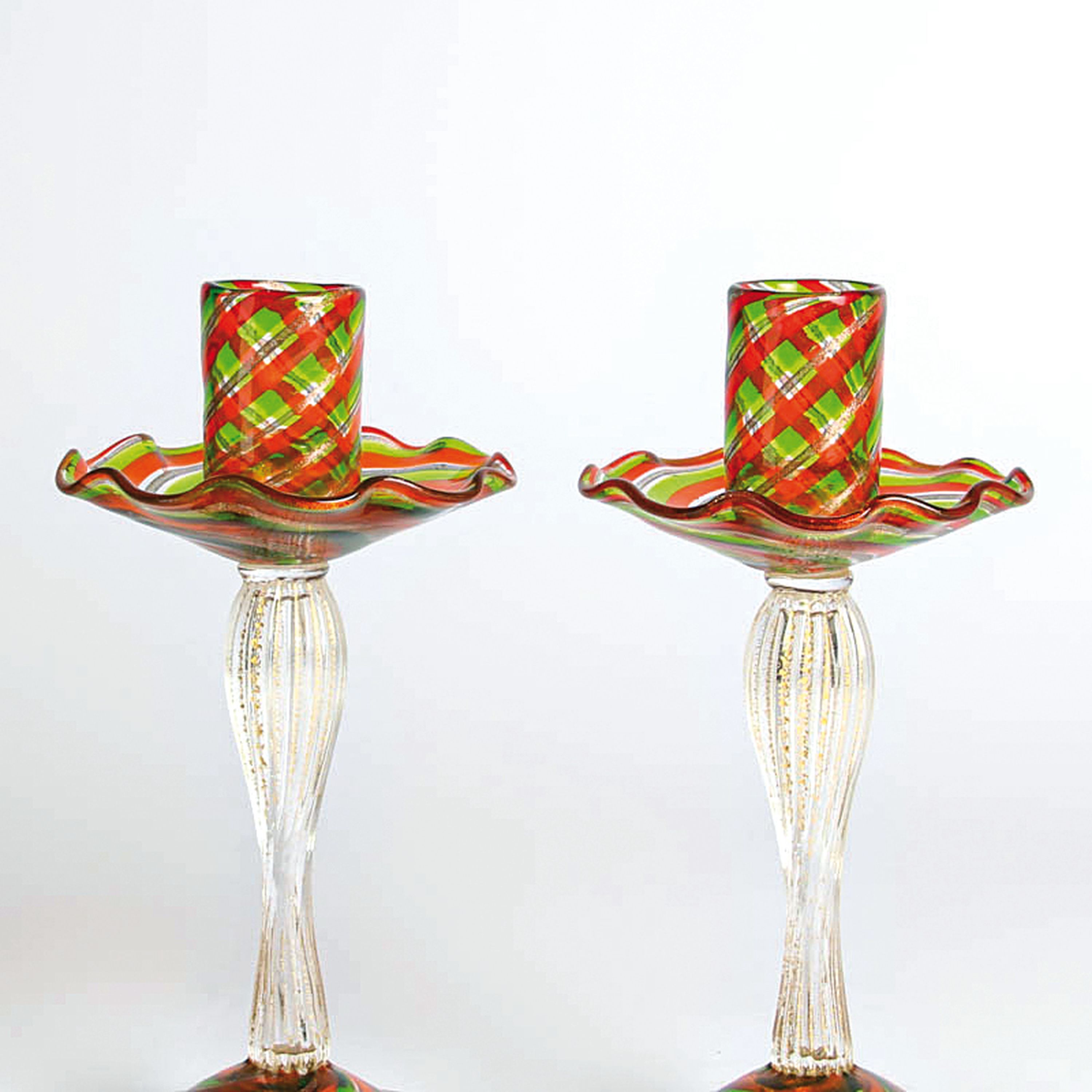 Detail a: Paar Glasleuchter, Fratelli Toso, Murano, 1960-70, farbloses Glas, rot-grüne Fadeneinschmlezungen, H. 18 cm