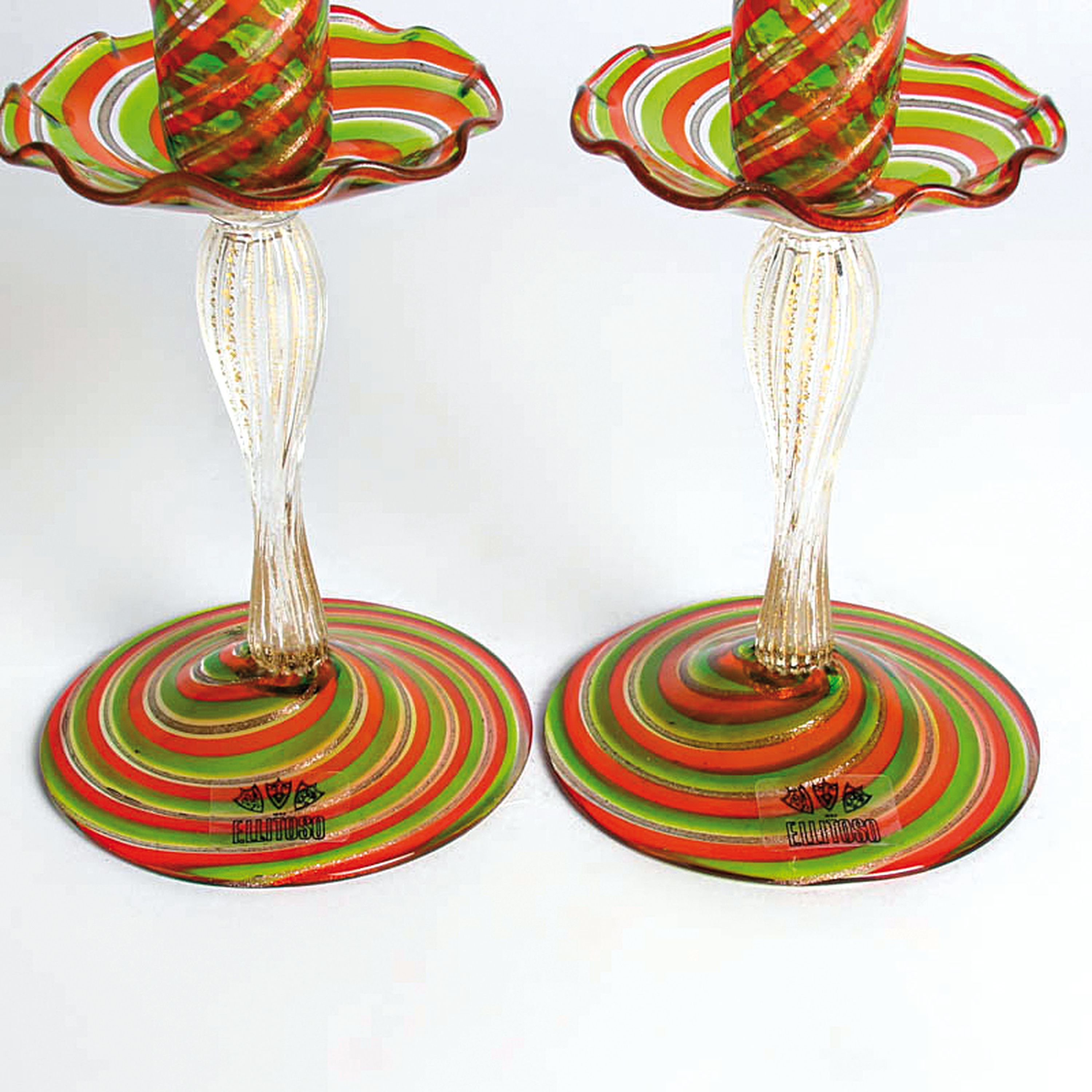 Detail b: Paar Glasleuchter, Fratelli Toso, Murano, 1960-70, farbloses Glas, rot-grüne Fadeneinschmlezungen, H. 18 cm