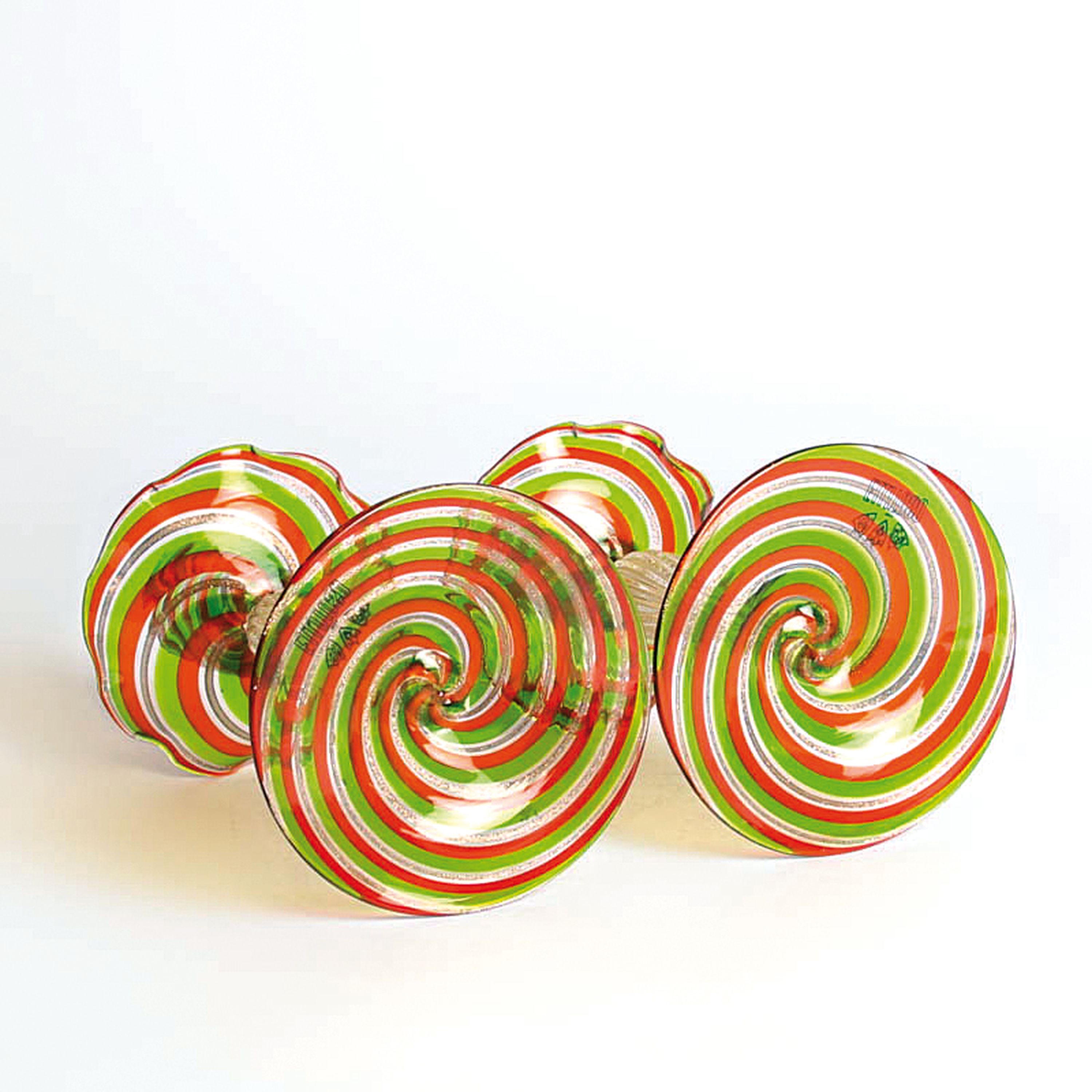 Detail c: Paar Glasleuchter, Fratelli Toso, Murano, 1960-70, farbloses Glas, rot-grüne Fadeneinschmlezungen, H. 18 cm
