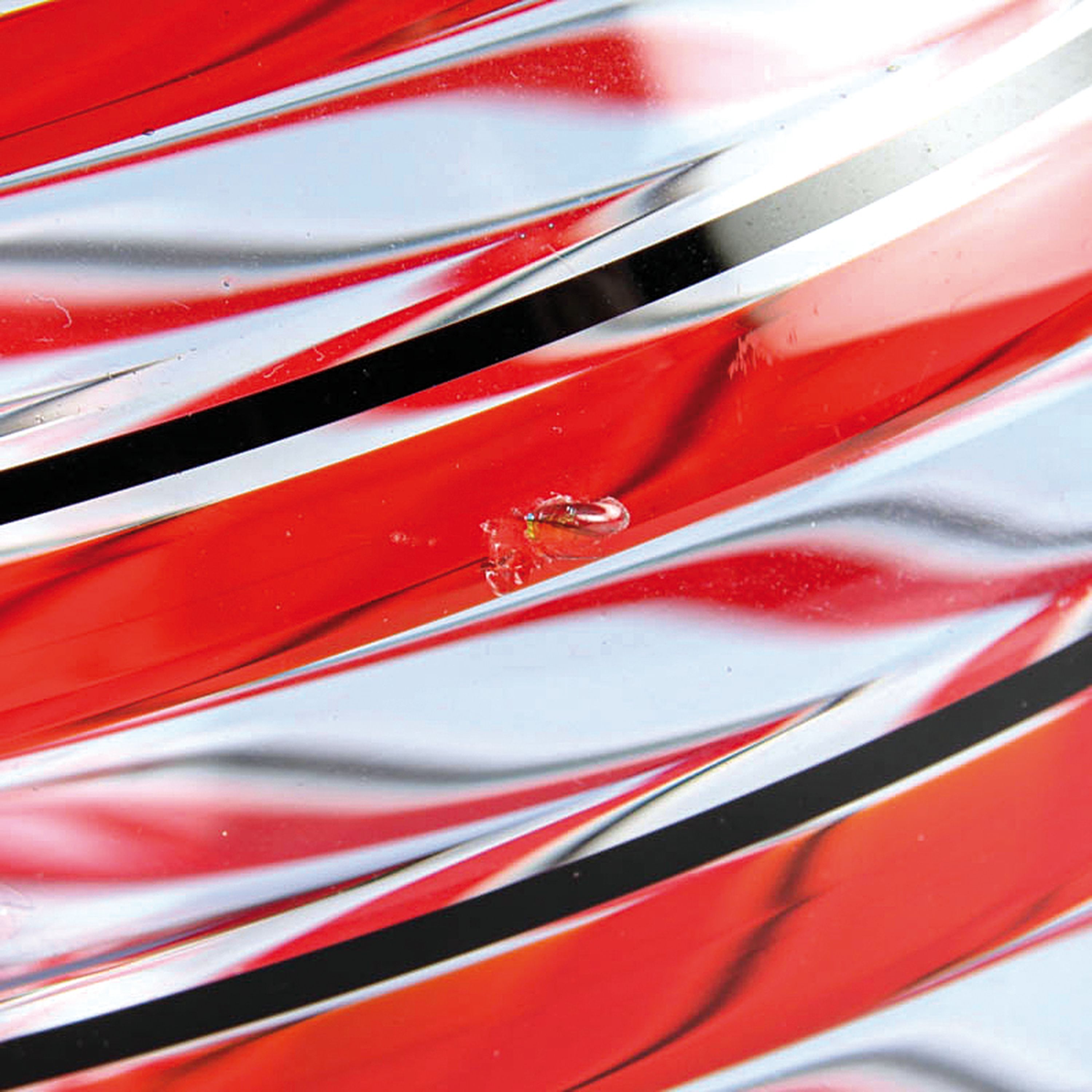 Detail j: 4 Glasvasen, Fratelli Toso, Murano, 1960-70, farbloses Glas, rot, schwarz und orangefarbene Fadeneinschmelzungen, H. 15-23 cm