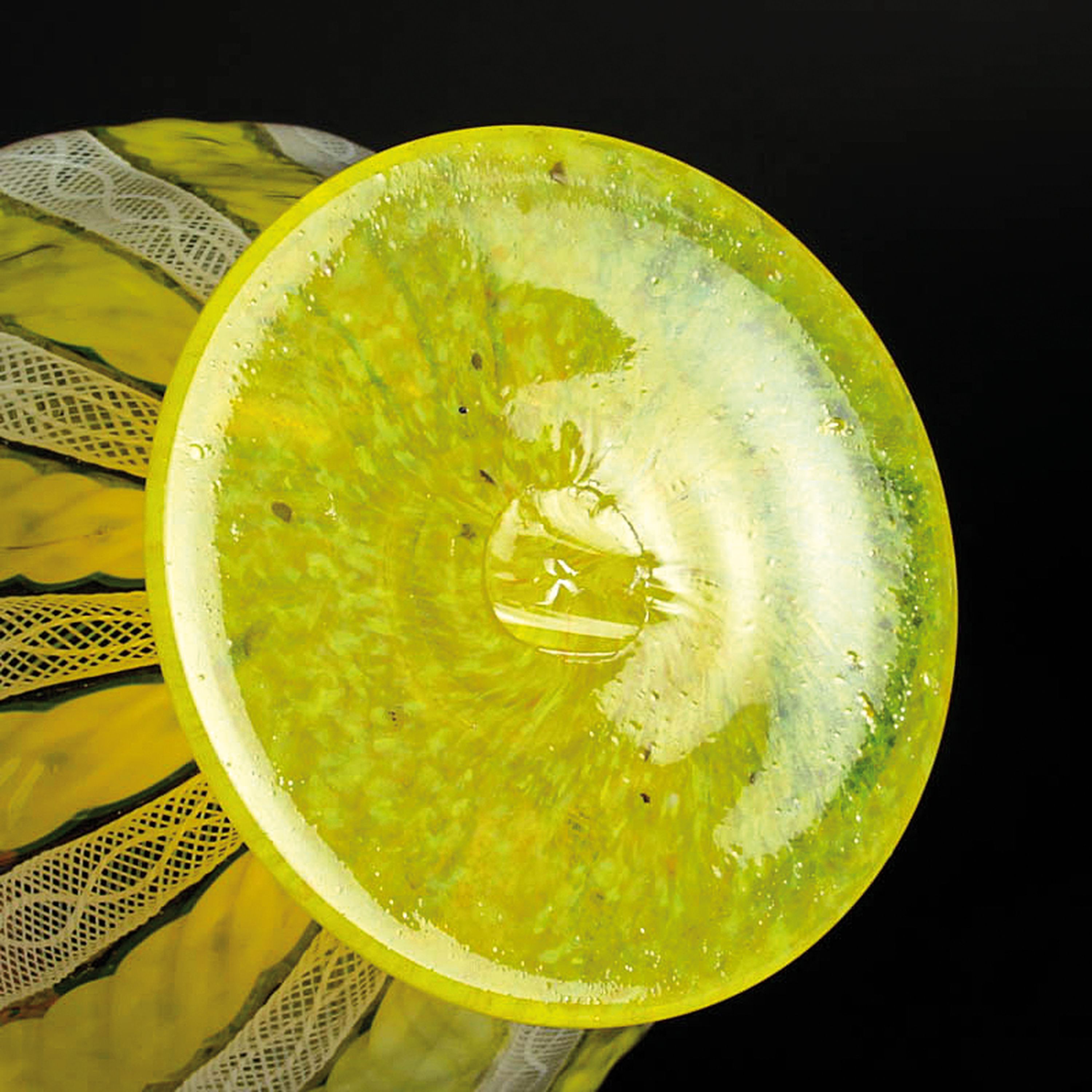 Detail h: 4 Zanfirico-Vasen in gelb-grünem Kolorit, Fratelli Toso, Murano, 1960-70, farbloses Glas, weiße und gelb-grünfarbene gedrehte Fadeneinschmelzungen ...