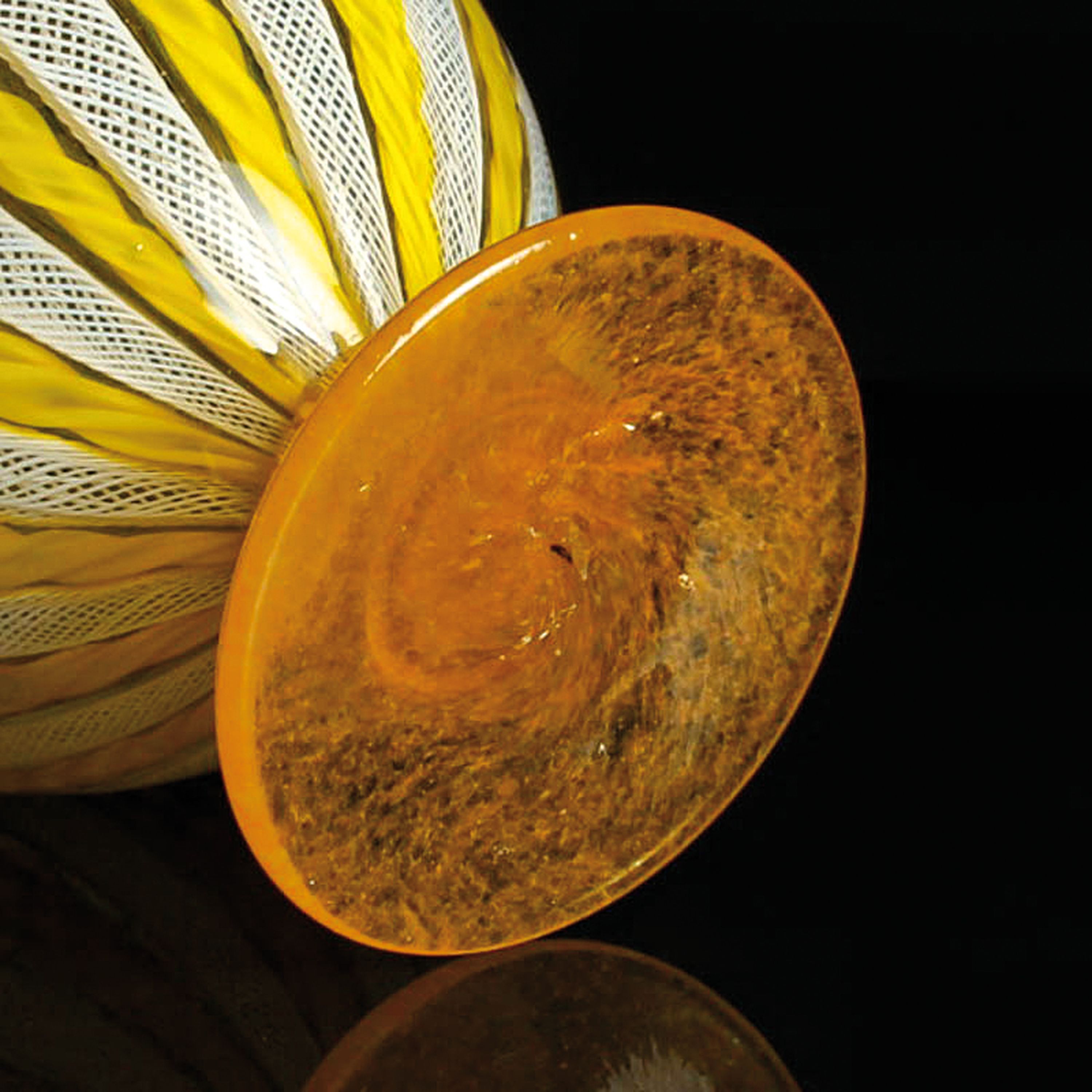 Detail k: 4 Zanfirico-Vasen in gelb-grünem Kolorit, Fratelli Toso, Murano, 1960-70, farbloses Glas, weiße und gelb-grünfarbene gedrehte Fadeneinschmelzungen ...