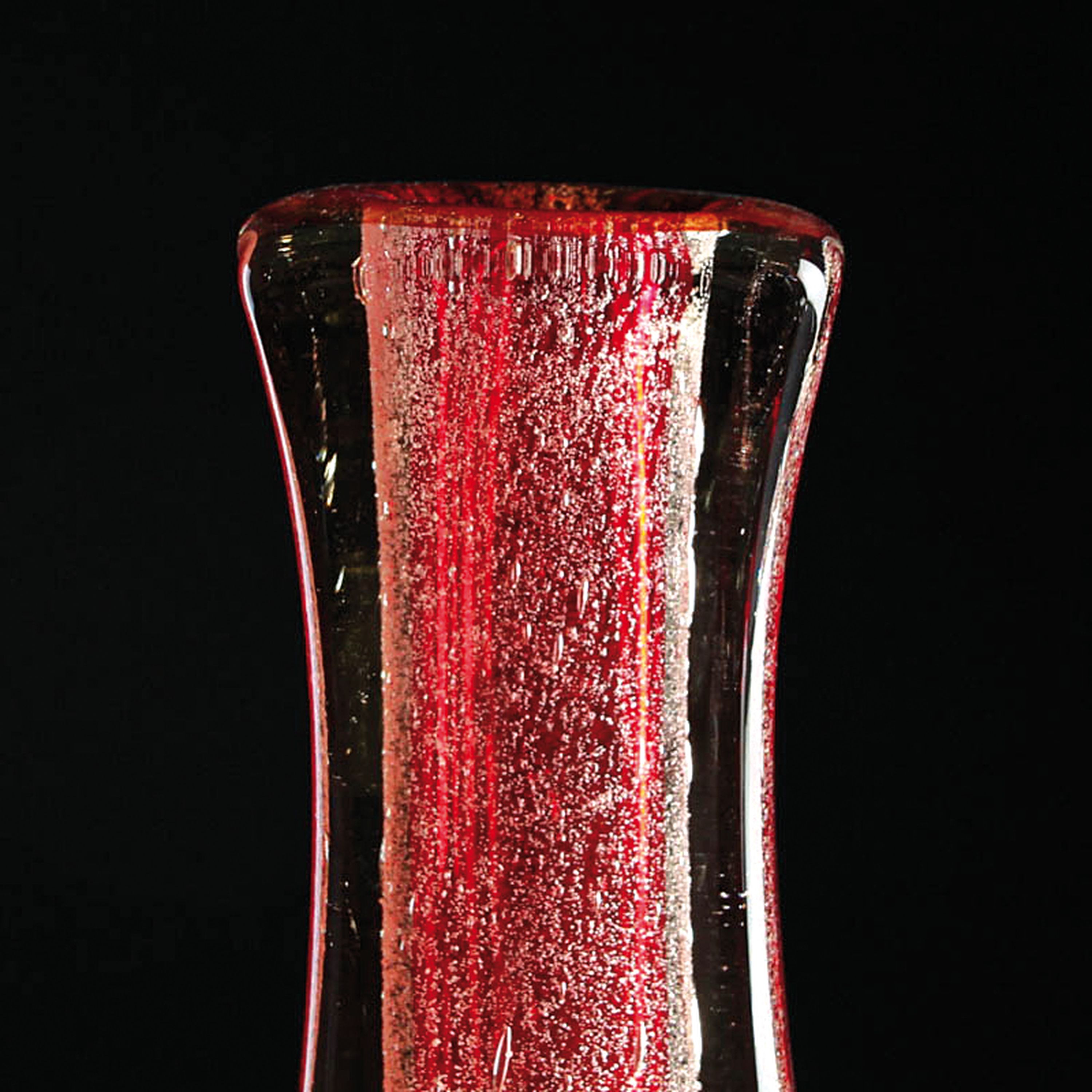 Detail a: Studioglas-Vase, Jan Paliczek, farbloses Glas, rote Einschmelzungen, H. 24 cm, min. am Stand best.