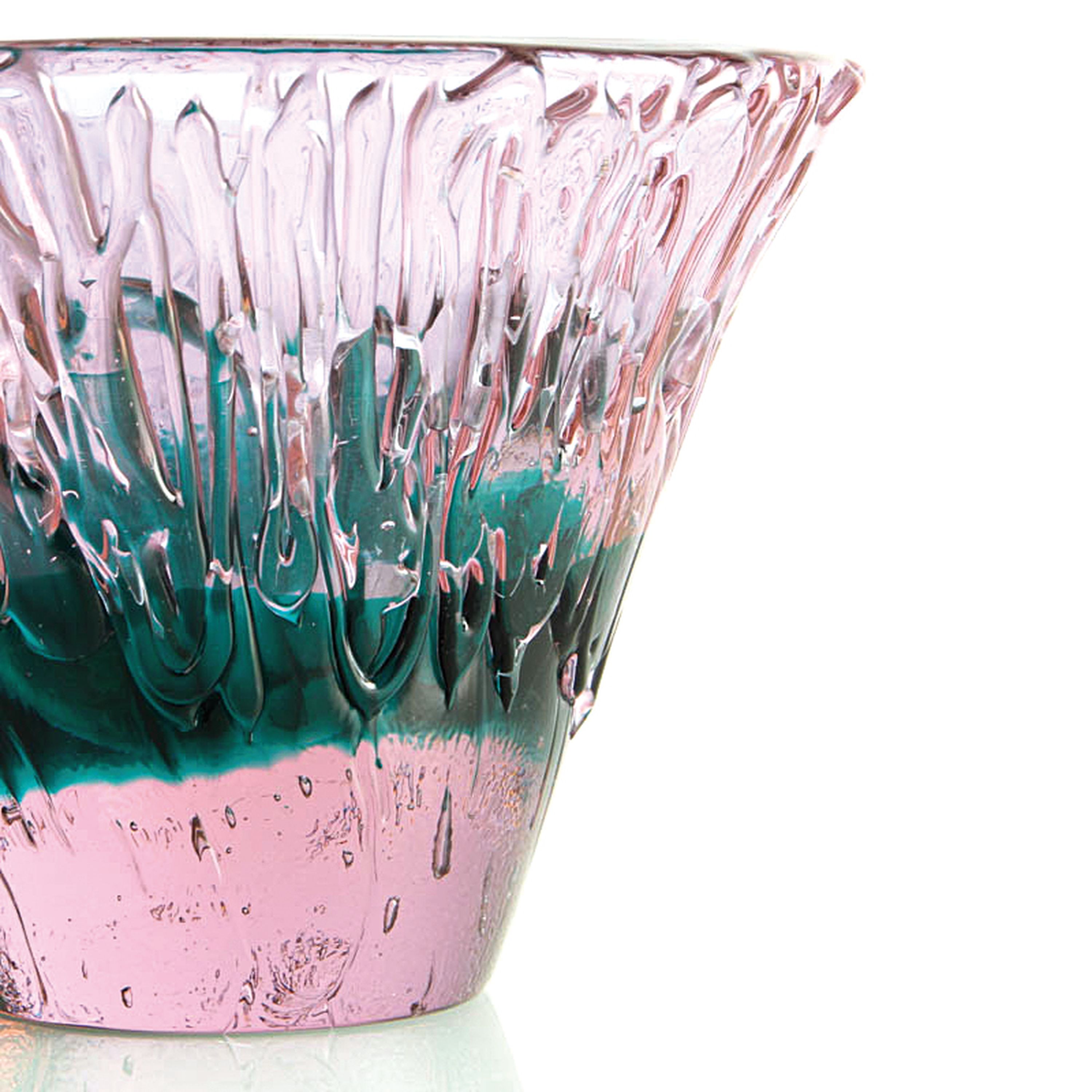 Detail b: Glasschale, Ermanno Nason für Cenedese, Murano, Neodymiumglas, organisch reliefierte Oberflächenstruktur, konische Form, H. 17, D. 23 cm