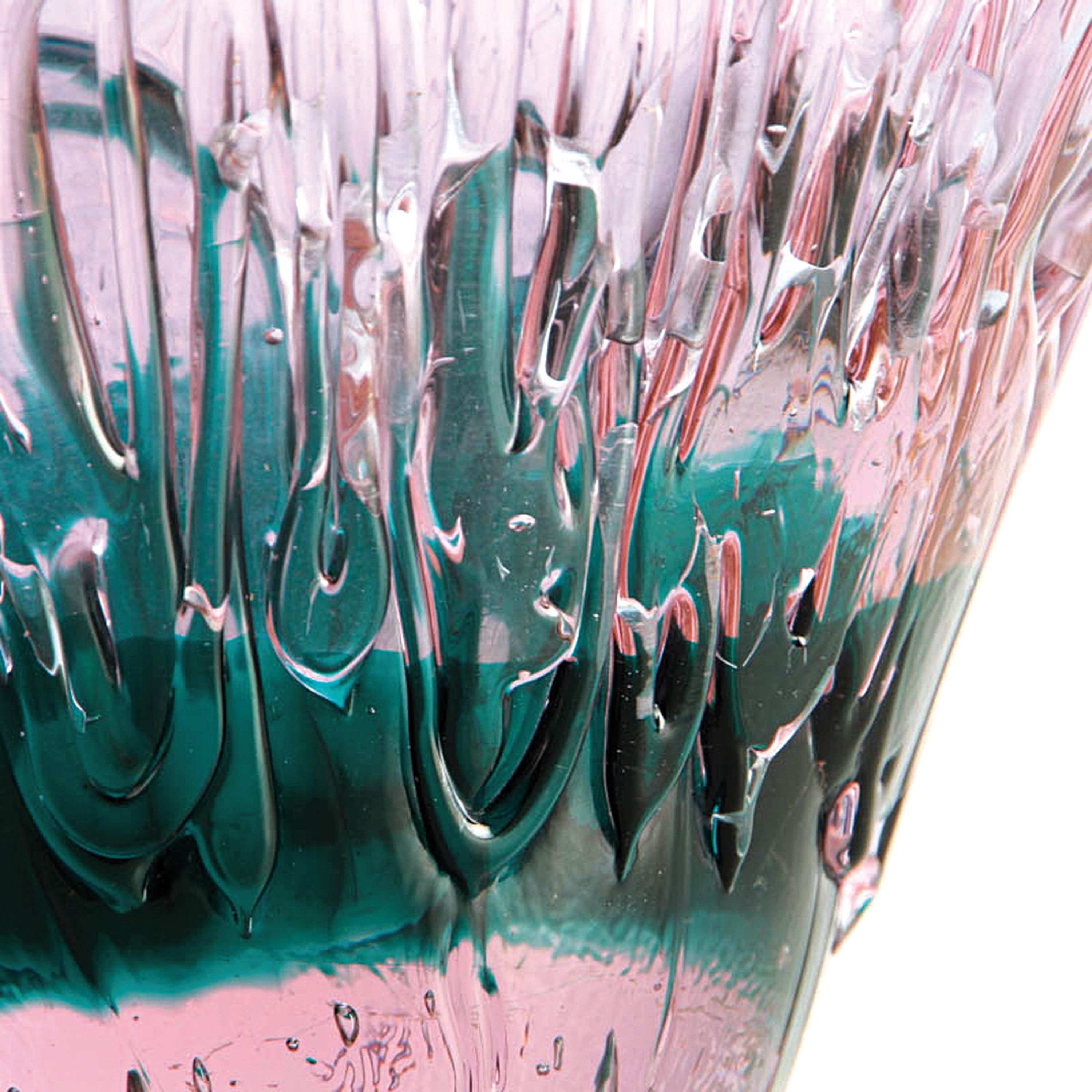 Detail c: Glasschale, Ermanno Nason für Cenedese, Murano, Neodymiumglas, organisch reliefierte Oberflächenstruktur, konische Form, H. 17, D. 23 cm