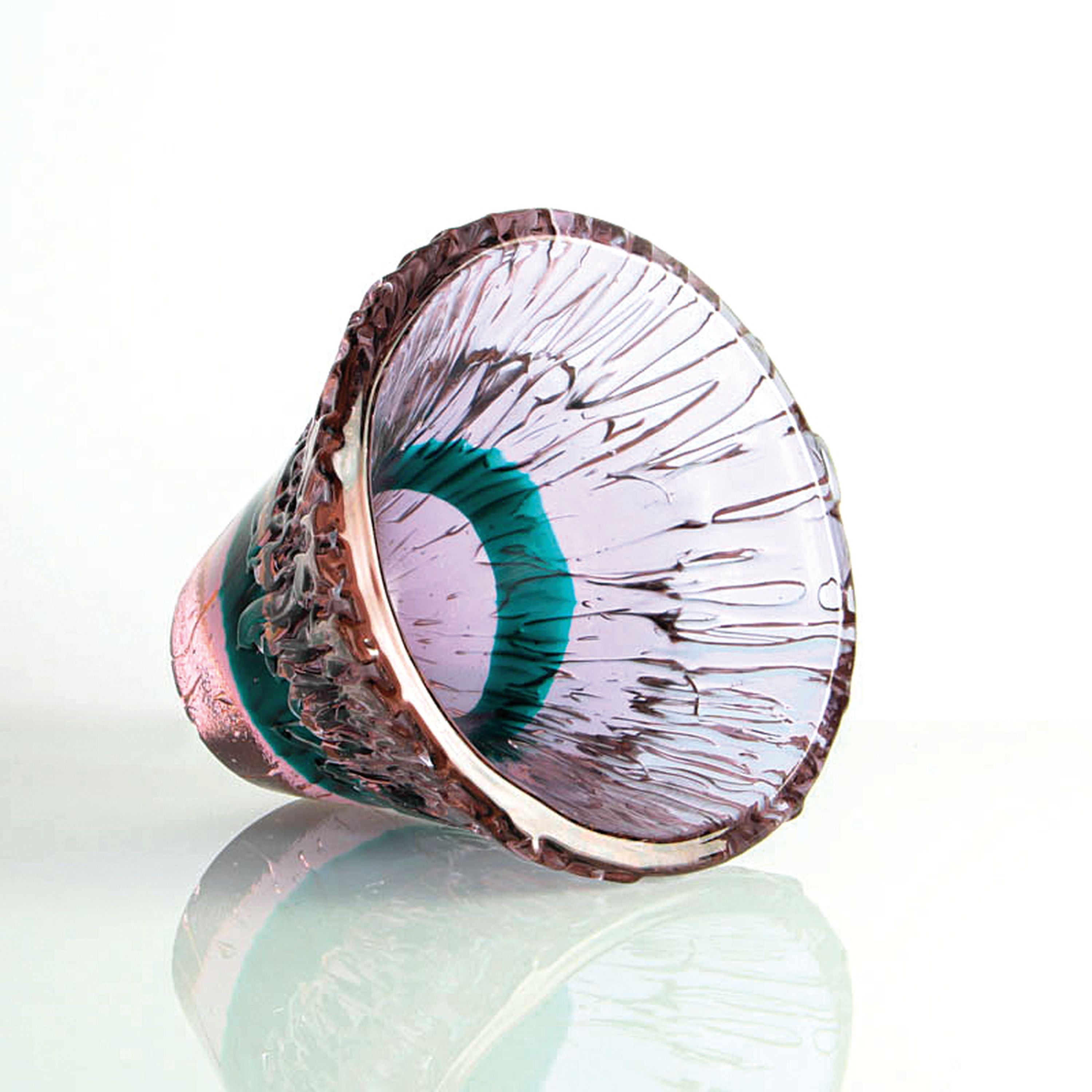 Detail d: Glasschale, Ermanno Nason für Cenedese, Murano, Neodymiumglas, organisch reliefierte Oberflächenstruktur, konische Form, H. 17, D. 23 cm