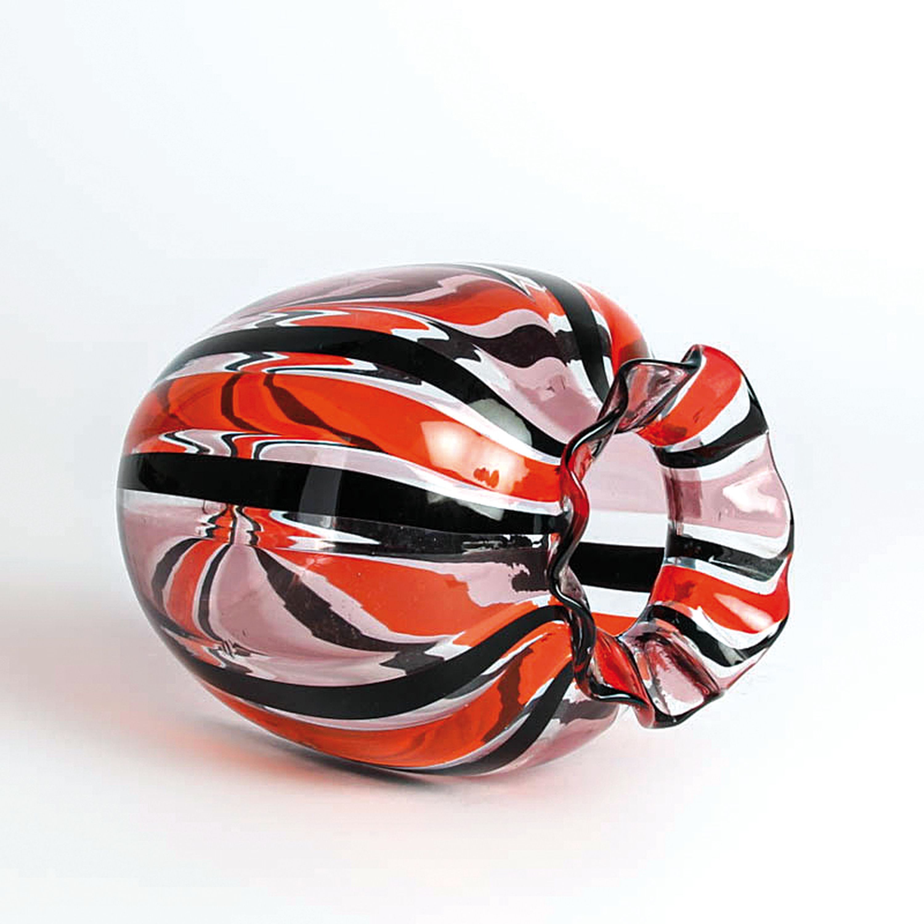 Detail d: 4 a Canne-Vasen, Fratelli Toso, Murano, 1960-70, farbloses Glas, rote, gelbe und schwarze Fadeneinschmelzungen z.T. spiralförmig verlaufend, H. ...