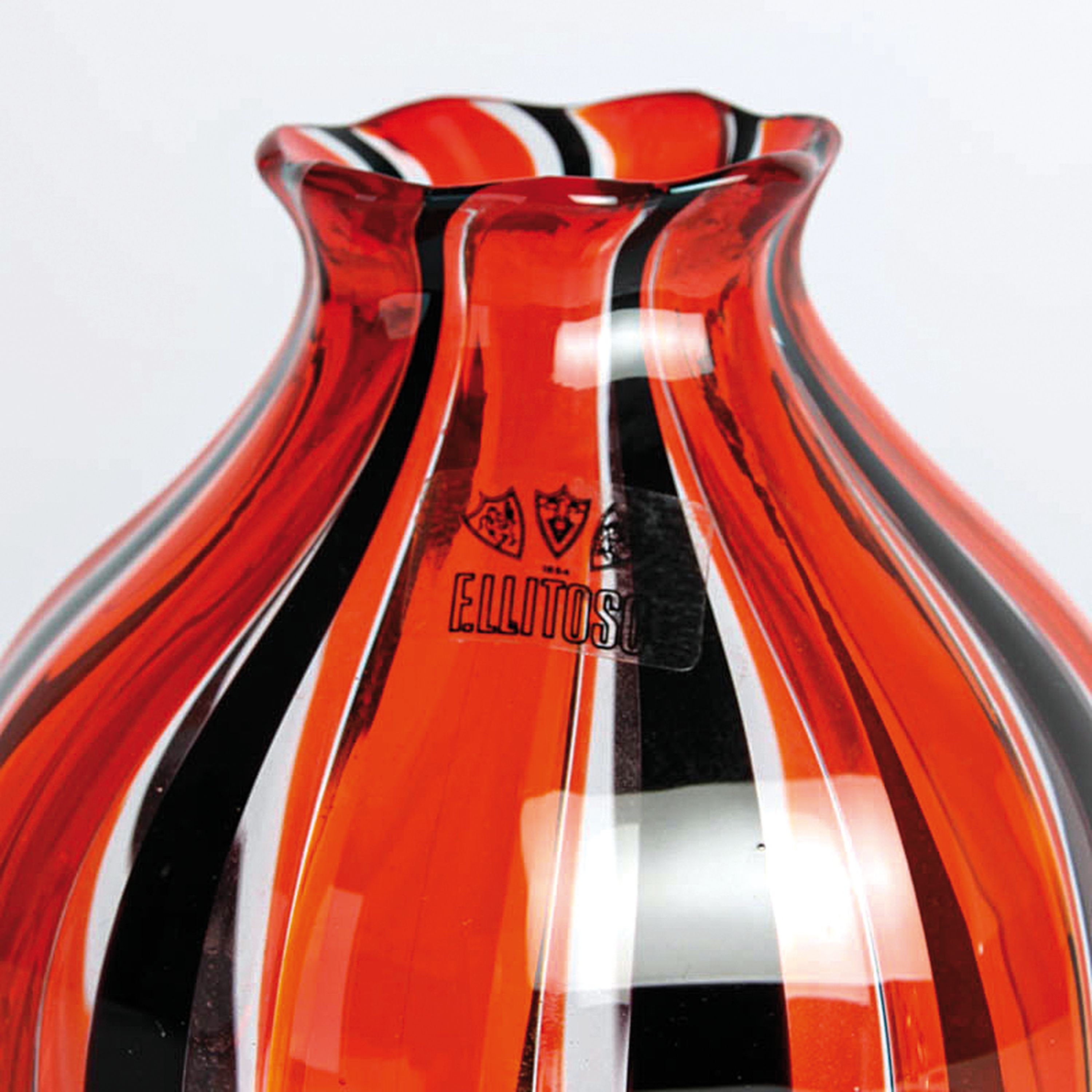 Detail f: 4 a Canne-Vasen, Fratelli Toso, Murano, 1960-70, farbloses Glas, rote, gelbe und schwarze Fadeneinschmelzungen z.T. spiralförmig verlaufend, H. ...