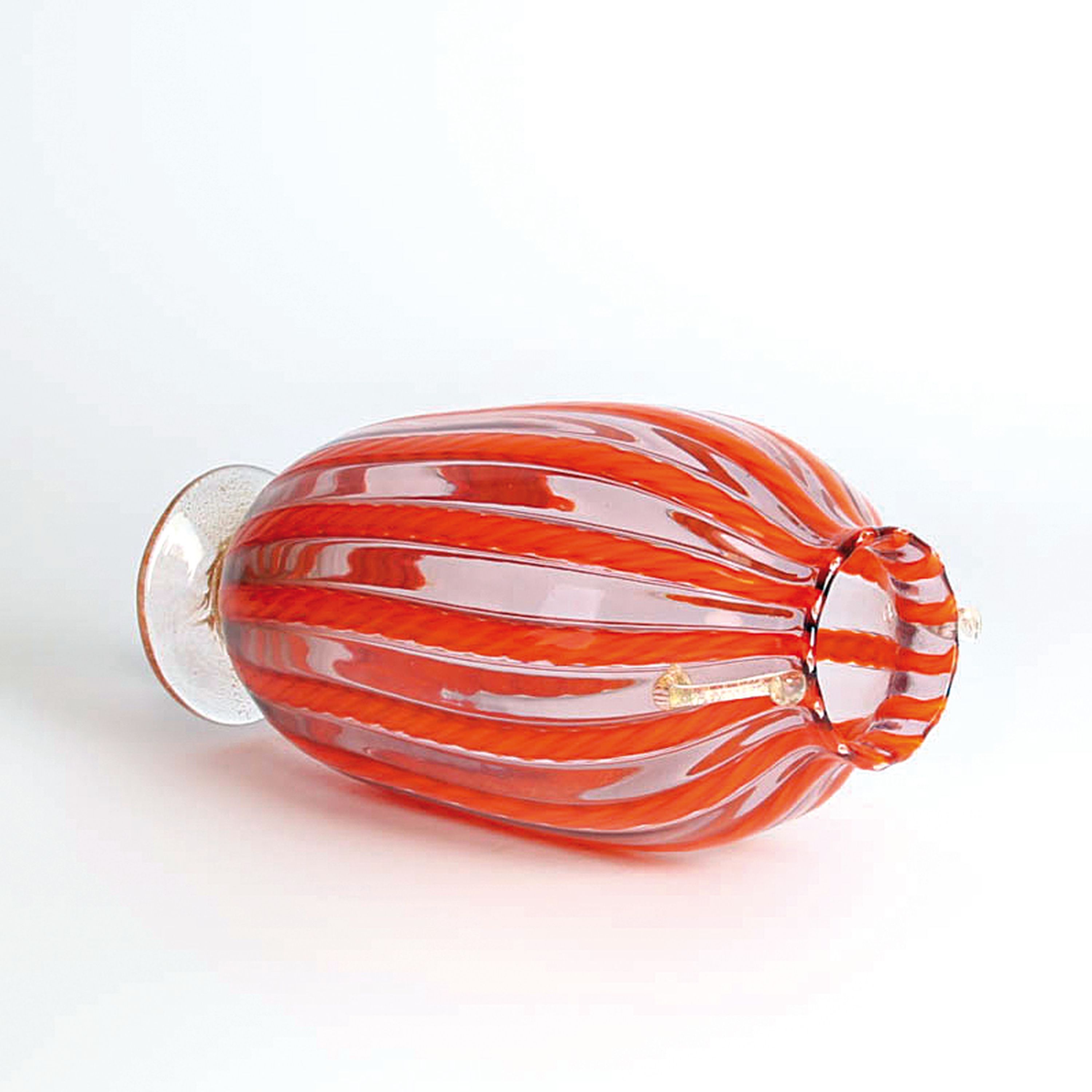 Detail k: 4 zanfirico-Vasen in rotem Kolorit, Fratelli Toso, Murano, 1960-70, farbloses Glas, rote, orangefarbene und blaue Fadeneinschmelzungen in ...