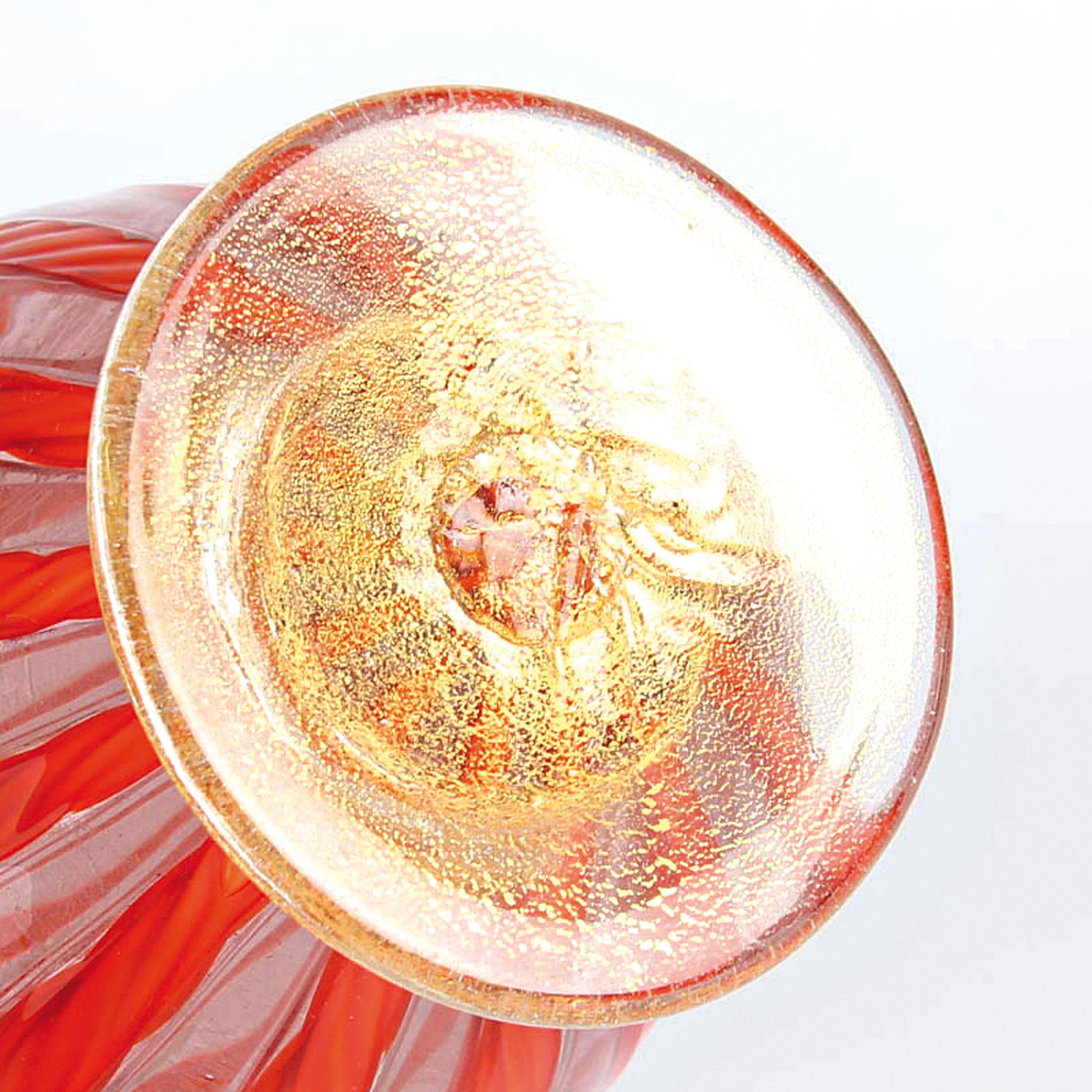 Detail l: 4 zanfirico-Vasen in rotem Kolorit, Fratelli Toso, Murano, 1960-70, farbloses Glas, rote, orangefarbene und blaue Fadeneinschmelzungen in ...