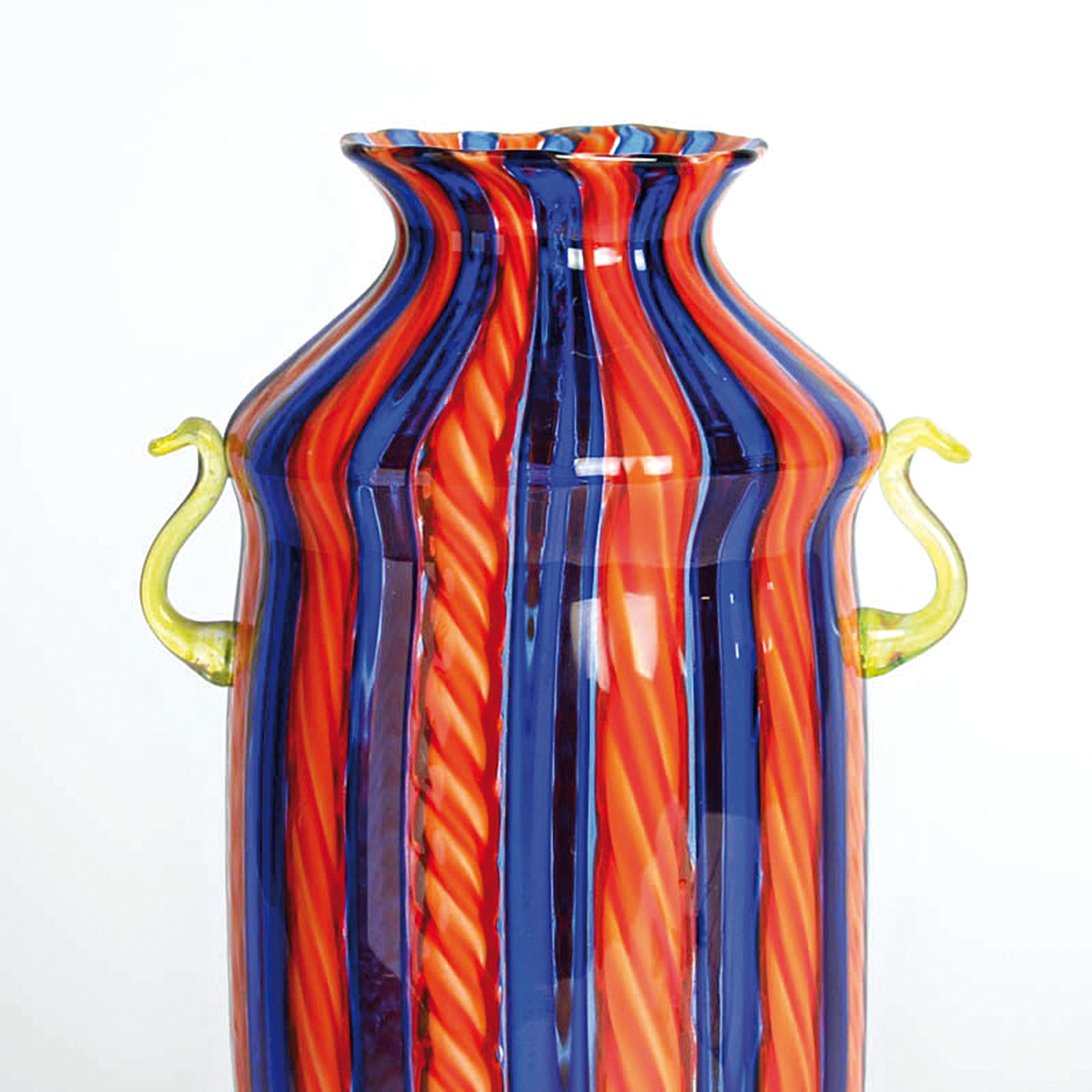 Detail i: 3 Zanfirico-Vasen, Fratelli Toso, Murano, 1960-70, farbloses Glas, verschiedenfarbige gedrehte Fadeneinschmelzungen in zanfirico -Technik, H. 24 cm