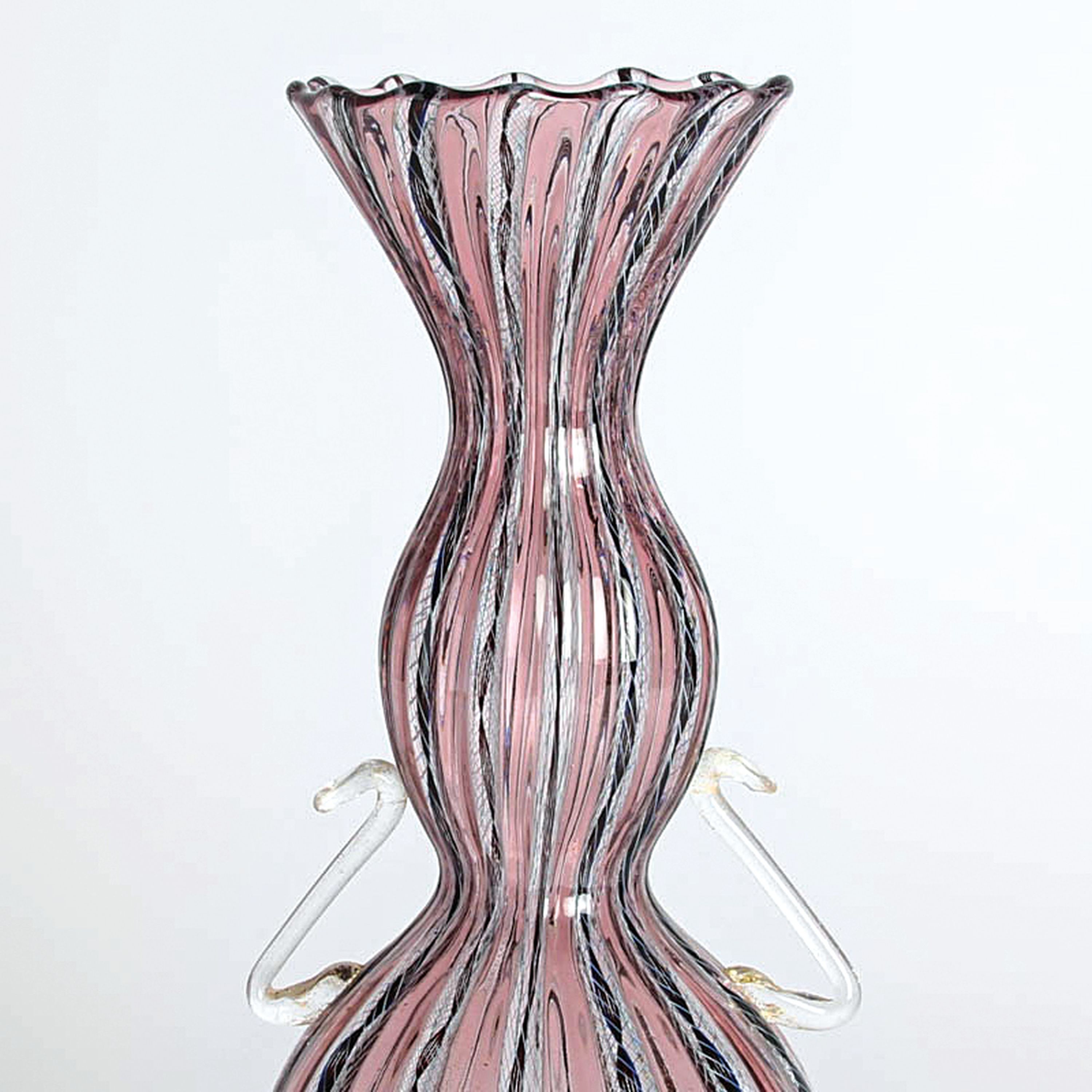 Detail f: 2 Zanfirico-Vasen, Fratelli Toso, Murano, 1960-70, farbloses Glas, grün/pinke, weiße und schwarze gedrehte Fadeneinschmelzungen in ...