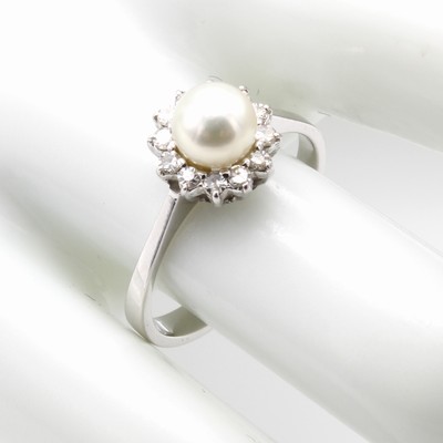 26921013a - Ring mit Zuchtperle und Diamanten, WG 585/ 000, Brill. zus. ca. 0.21 ct Weiß/si, ...