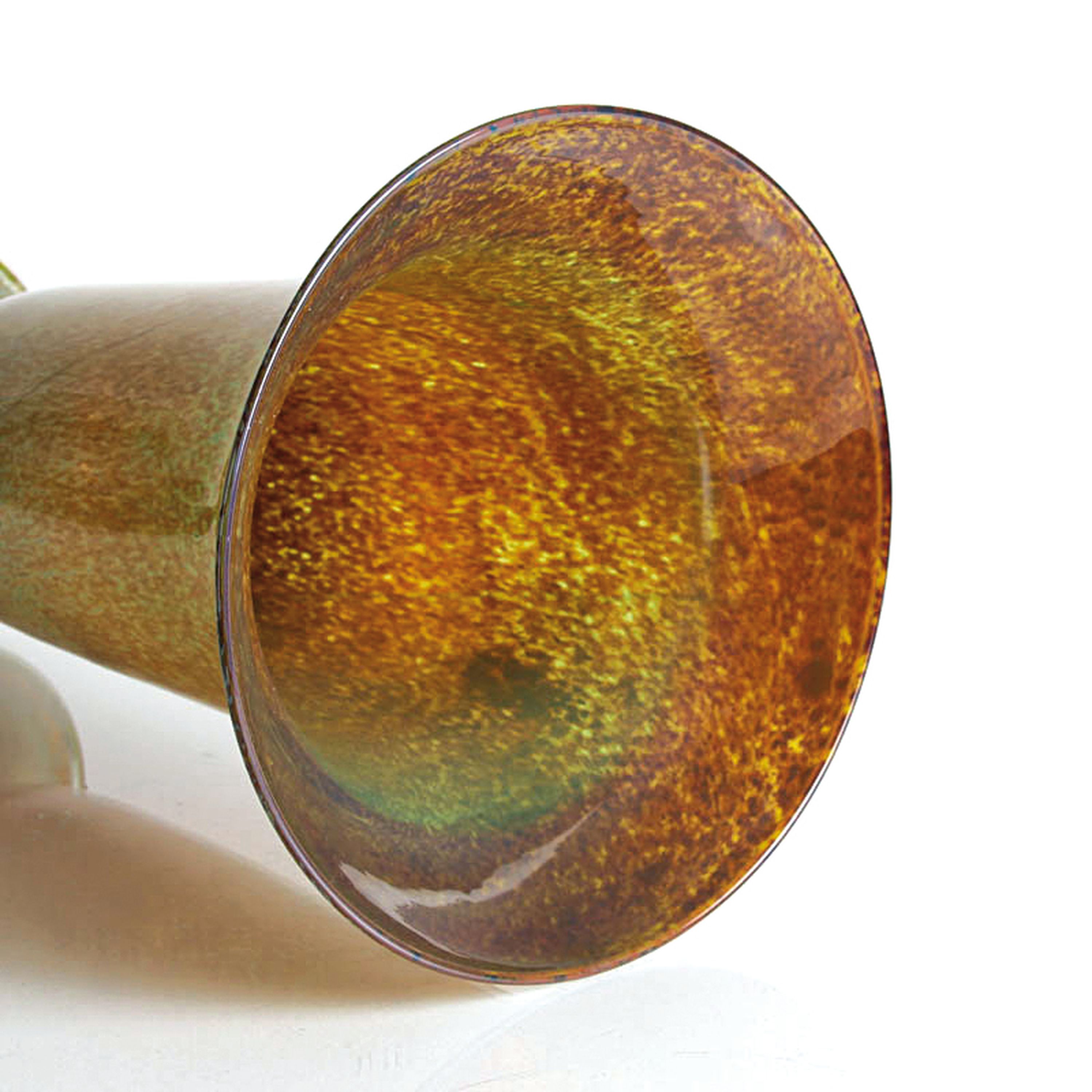 Detail a: Trichtervase, Cenedese, bernsteinfarben getöntes Glas, melierte Einschmelzungen in grau-gelb, H. 29 cm, signiert Cenedese