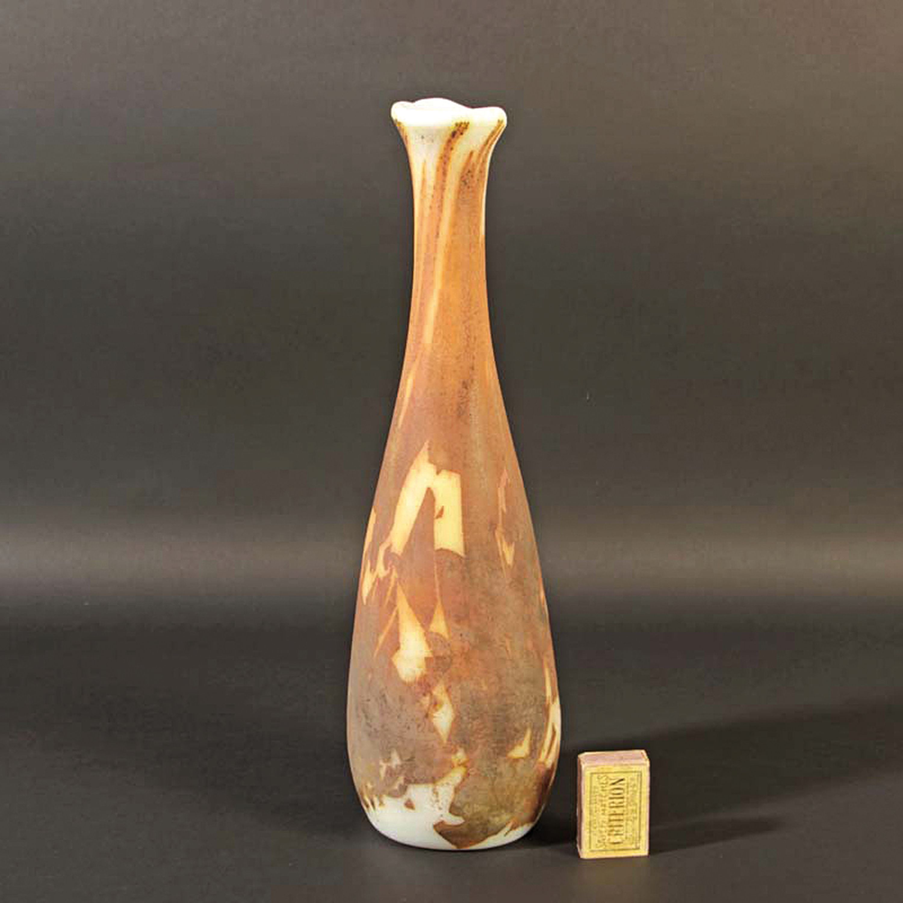 Detail a: Keulenvase, Cenedese, Murano, 1950er, dickwandiges milchweiß opakes Glas, rot-braune metallische Einschmelzungen, H. 42 cm