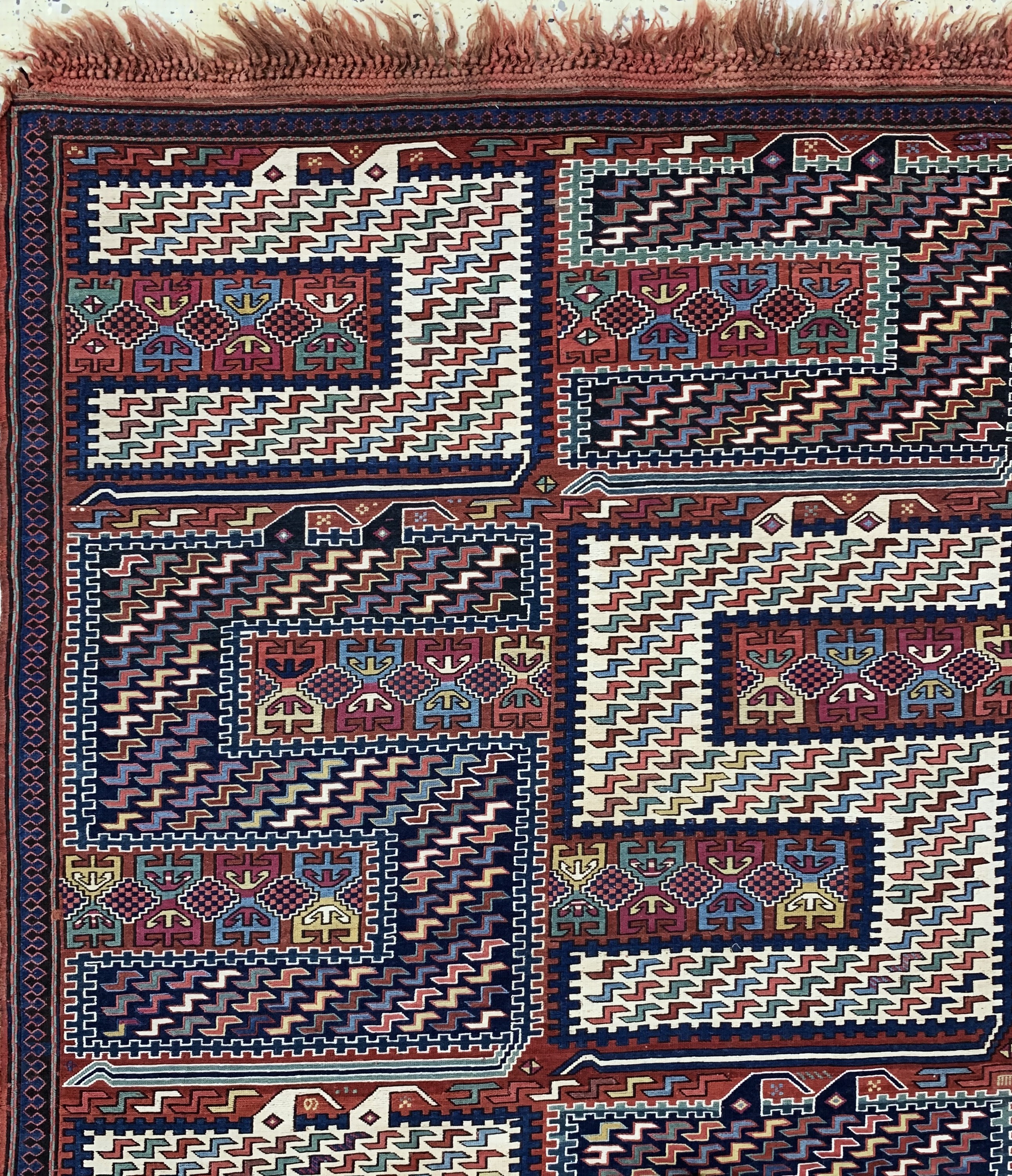 Detail e: Sileh-Sumakh"Drachenmuster", antik, Kaukasus, um 1900, Wolle auf Wolle, ca. 310 x 215 cm, in Zwei Bahnen, EHZ: 2(kleine geflickte Stellen).