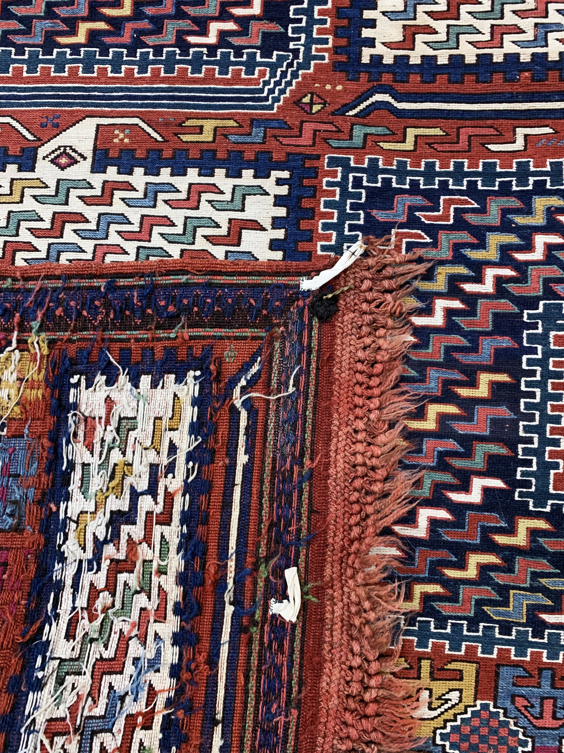 Detail h: Sileh-Sumakh"Drachenmuster", antik, Kaukasus, um 1900, Wolle auf Wolle, ca. 310 x 215 cm, in Zwei Bahnen, EHZ: 2(kleine geflickte Stellen).