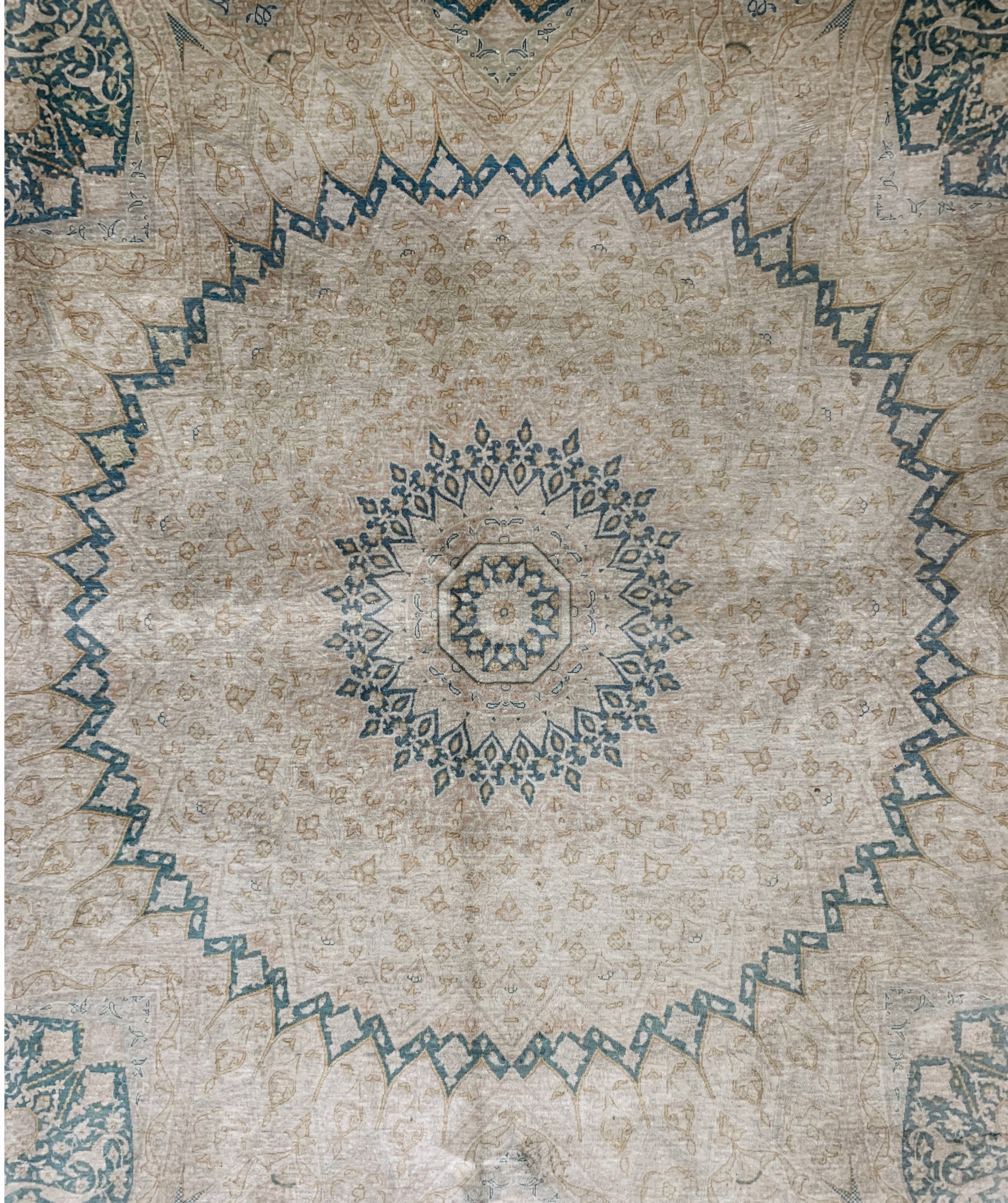 Detail c: Ghom Seide fein, Persien, Mitte 20.Jhd., reine Naturseide, ca. 196 x 190 cm, ca. 1,0 Mio. Kn/qm, EHZ: 2, Flecken, verblasst