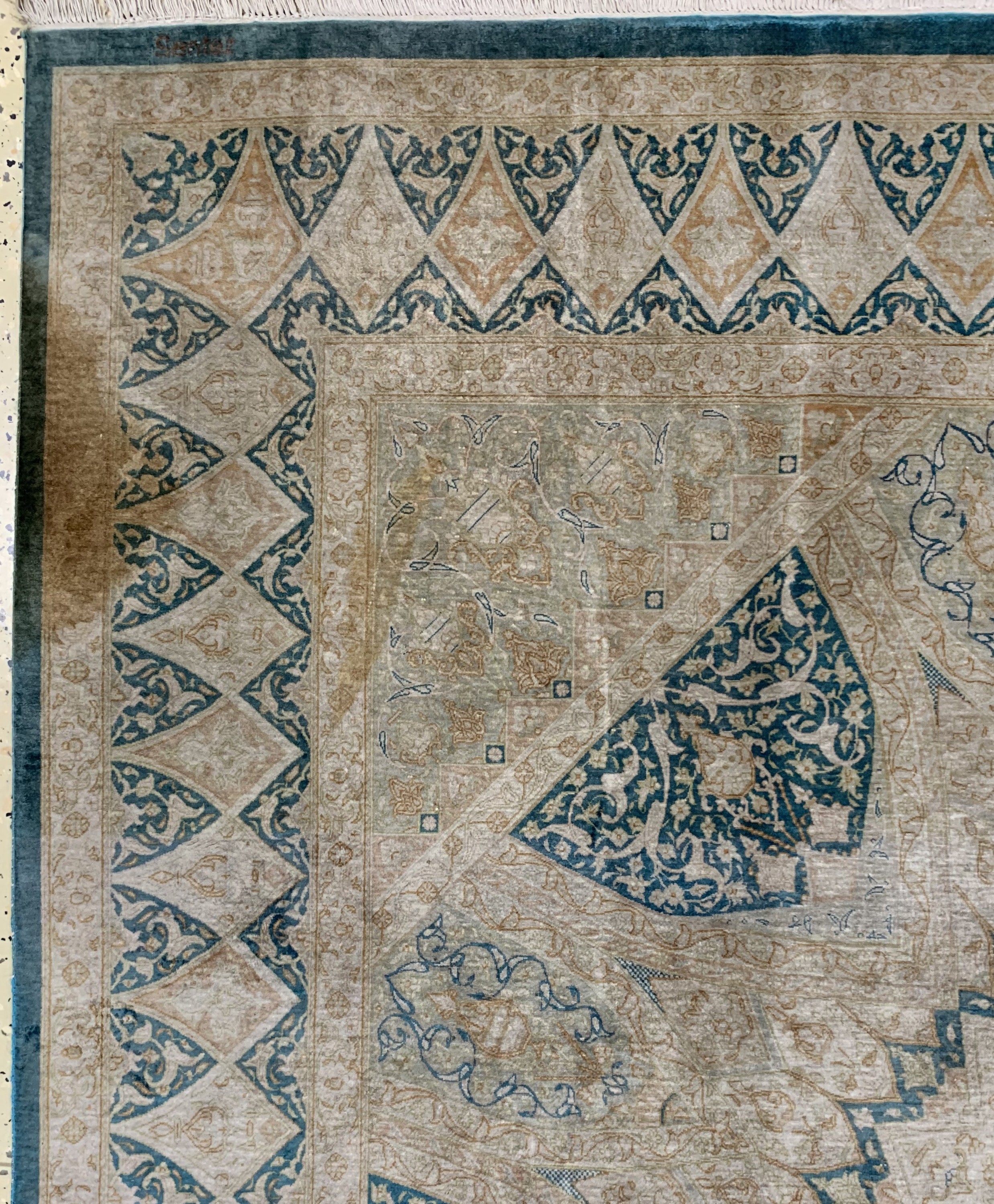 Detail d: Ghom Seide fein, Persien, Mitte 20.Jhd., reine Naturseide, ca. 196 x 190 cm, ca. 1,0 Mio. Kn/qm, EHZ: 2, Flecken, verblasst