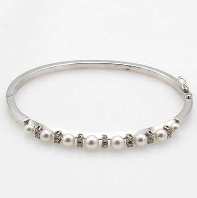 Image 26921305 - Armreif mit Diamanten und Süßwasserzucht- perlen, WG 750/000, 8 kl. Perlen, ...