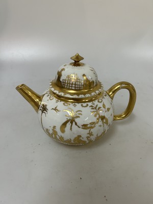 26921342a - Frühe Teekanne mit "Goldchinesen", Meissen, um 1725, Porzellan, sog. ...