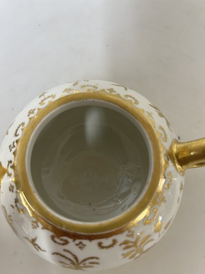 26921342b - Frühe Teekanne mit "Goldchinesen", Meissen, um 1725, Porzellan, sog. ...