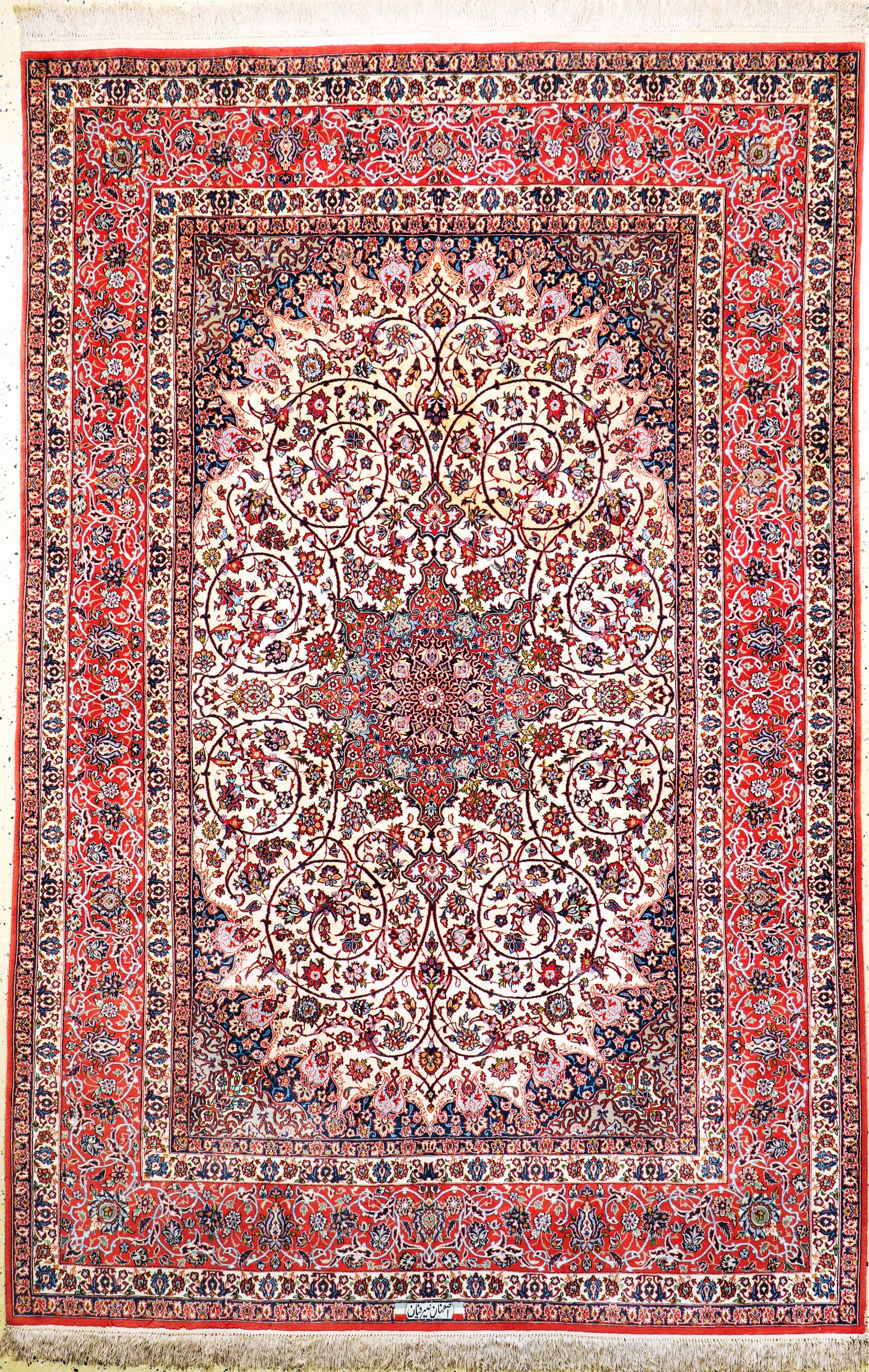 Esfahan fein"Seidengrund", Persien, Ende 20.Jhd, Korkwolle mit und auf Seide, ca. 295 x195 cm, Signatur wohl nicht Original, EHZ: 2 ...