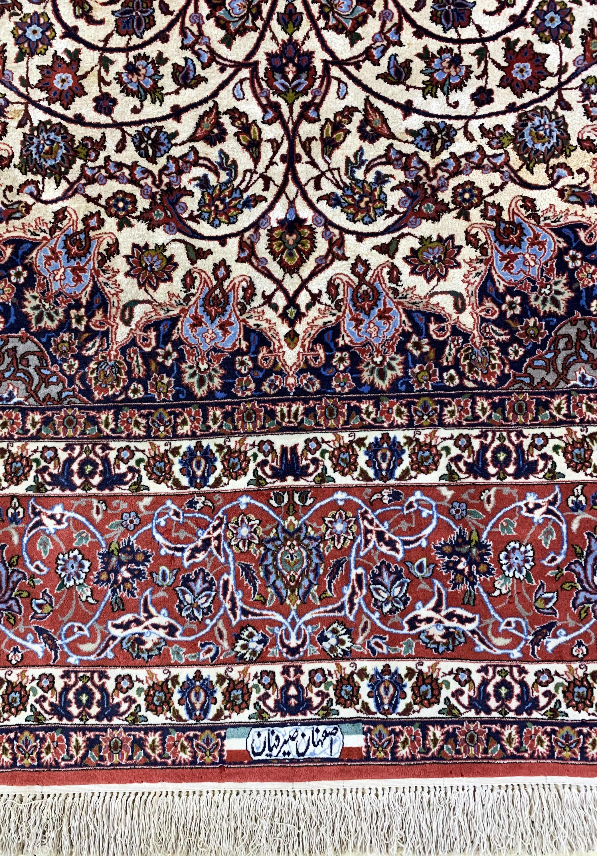Detail c: Esfahan fein"Seidengrund", Persien, Ende 20.Jhd, Korkwolle mit und auf Seide, ca. 295 x195 cm, Signatur wohl nicht Original, EHZ: 2 ...