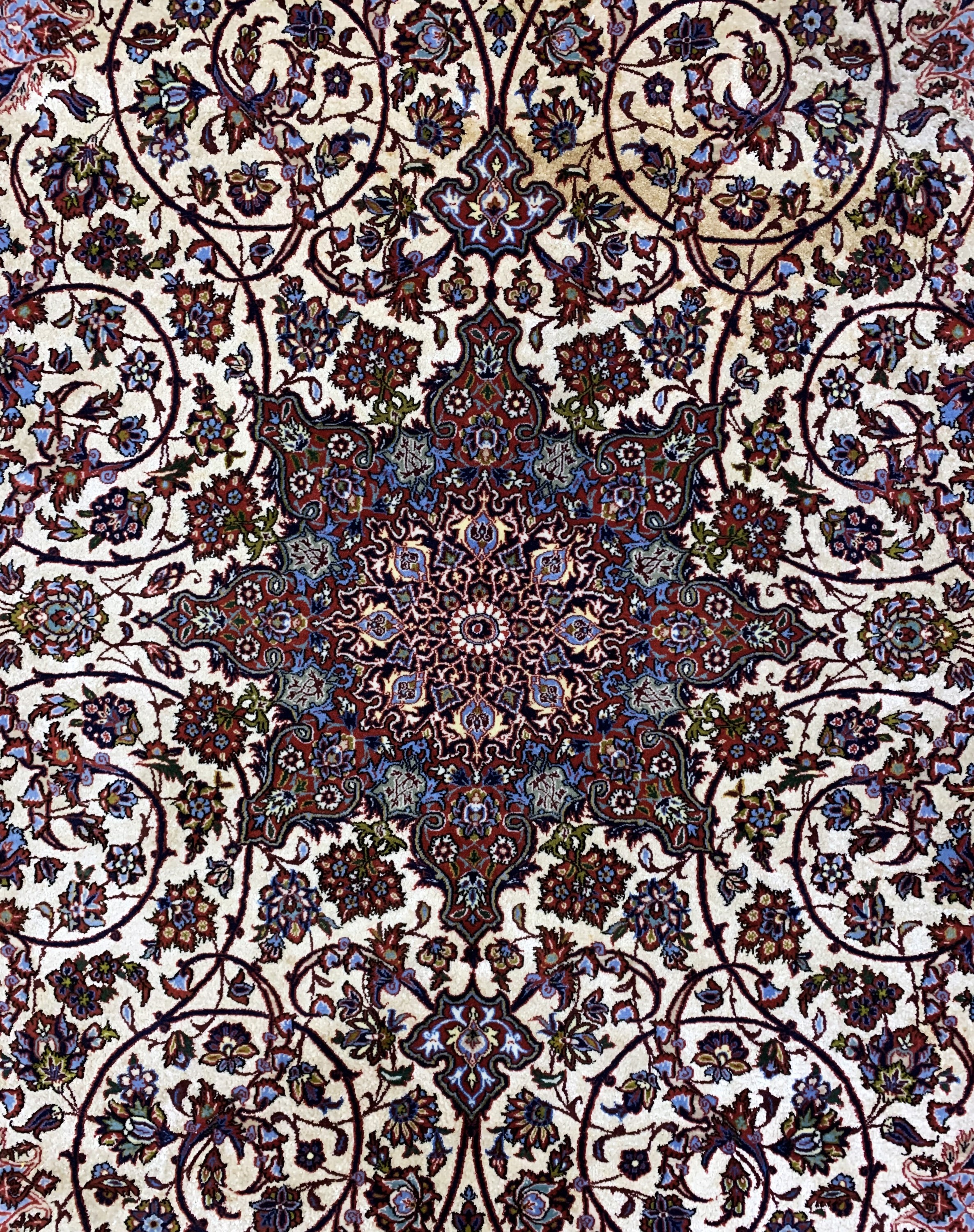 Detail d: Esfahan fein"Seidengrund", Persien, Ende 20.Jhd, Korkwolle mit und auf Seide, ca. 295 x195 cm, Signatur wohl nicht Original, EHZ: 2 ...