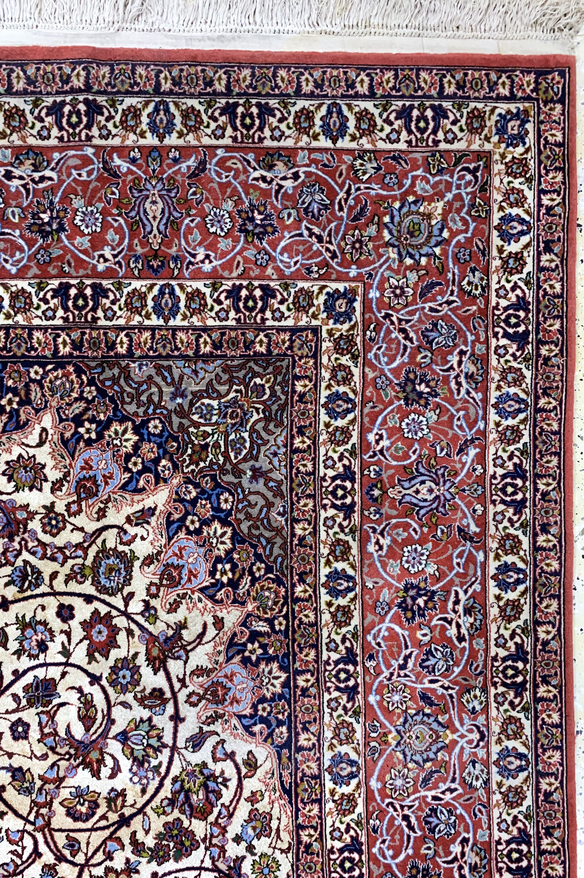 Detail f: Esfahan fein"Seidengrund", Persien, Ende 20.Jhd, Korkwolle mit und auf Seide, ca. 295 x195 cm, Signatur wohl nicht Original, EHZ: 2 ...