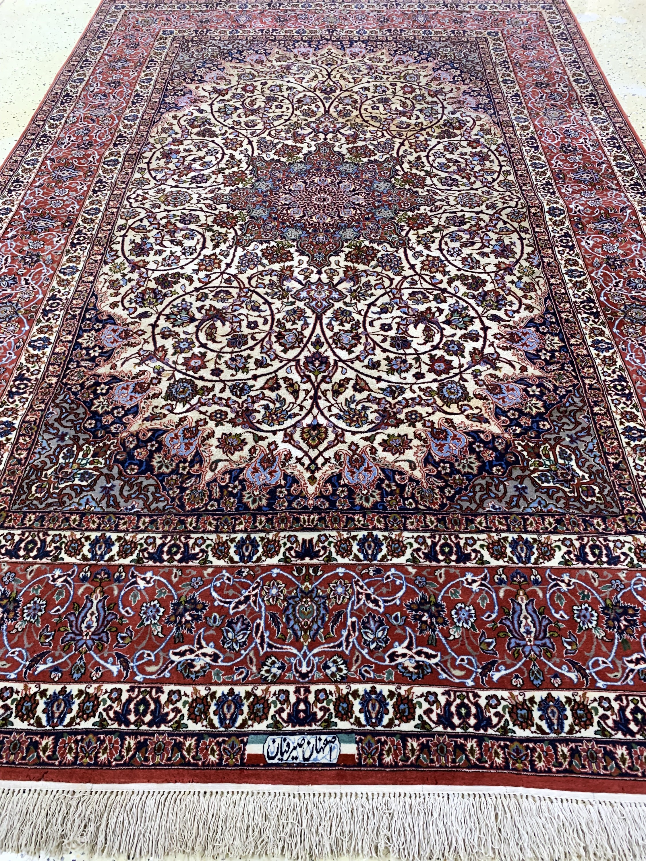 Detail g: Esfahan fein"Seidengrund", Persien, Ende 20.Jhd, Korkwolle mit und auf Seide, ca. 295 x195 cm, Signatur wohl nicht Original, EHZ: 2 ...