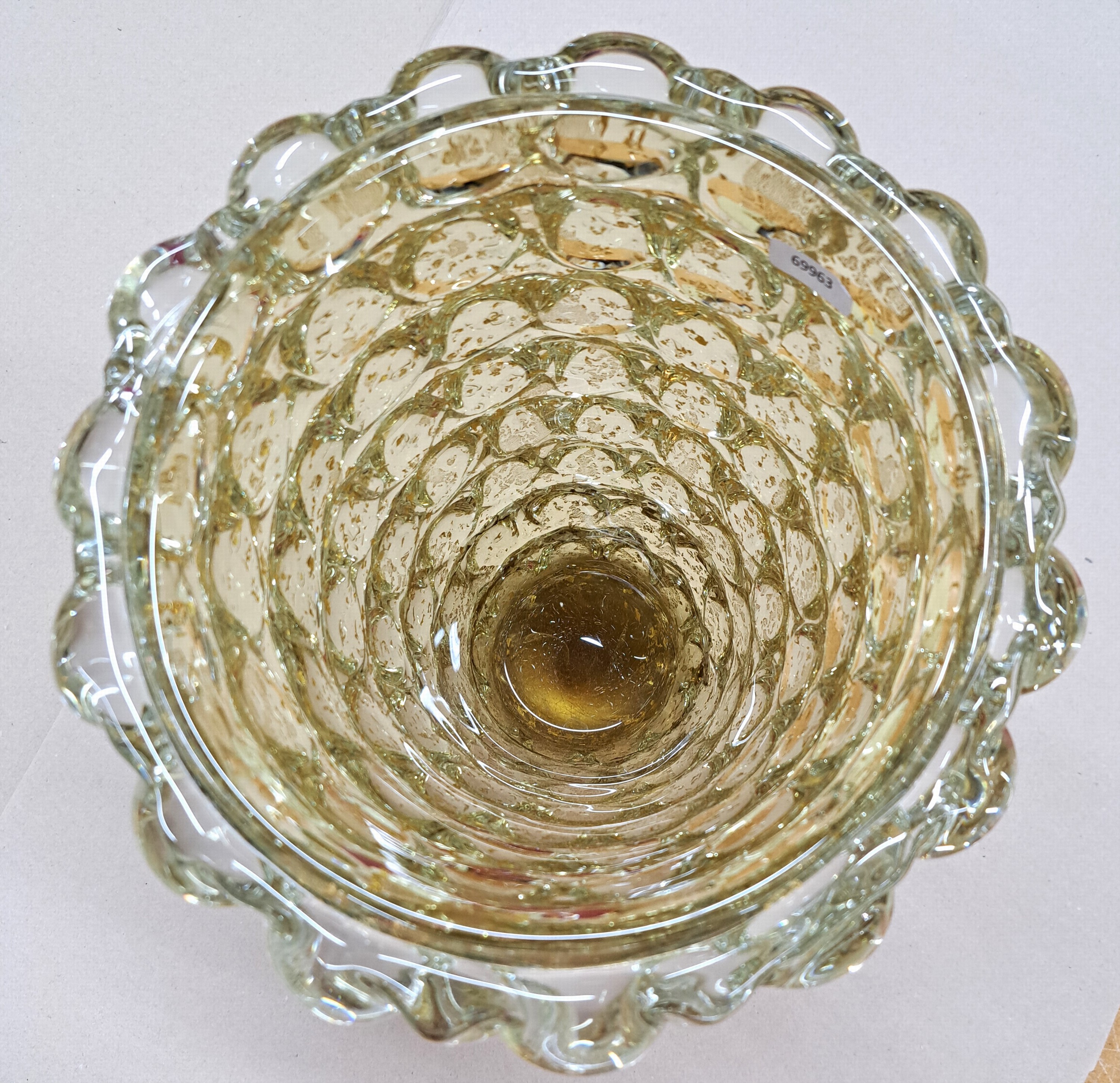 Detail c: Große Glasvase "Lenti", Barovier & Toso, Murano, 1960er-Jahre, farbloses Glas, eingeschmolzene Goldfolie, konische Form, Raster aus ...