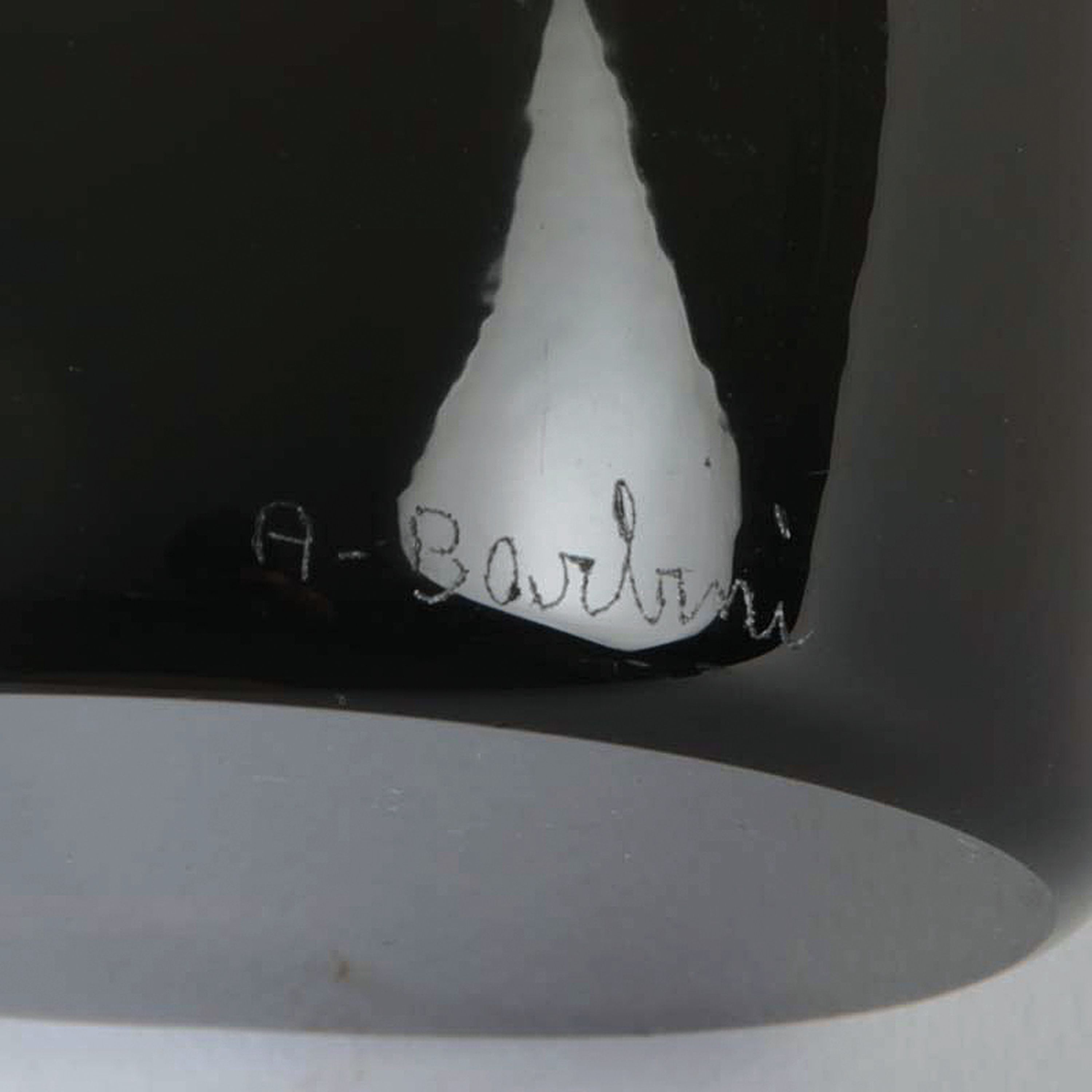 Detail f: Glasskulptur Möwe, Alfredo Barbini, Murano, um 1965, grau-grün getöntes Glas, sitzende Möwe auf Pfeiler, 2-tlg., am Sockel signiert, H. 36 cm