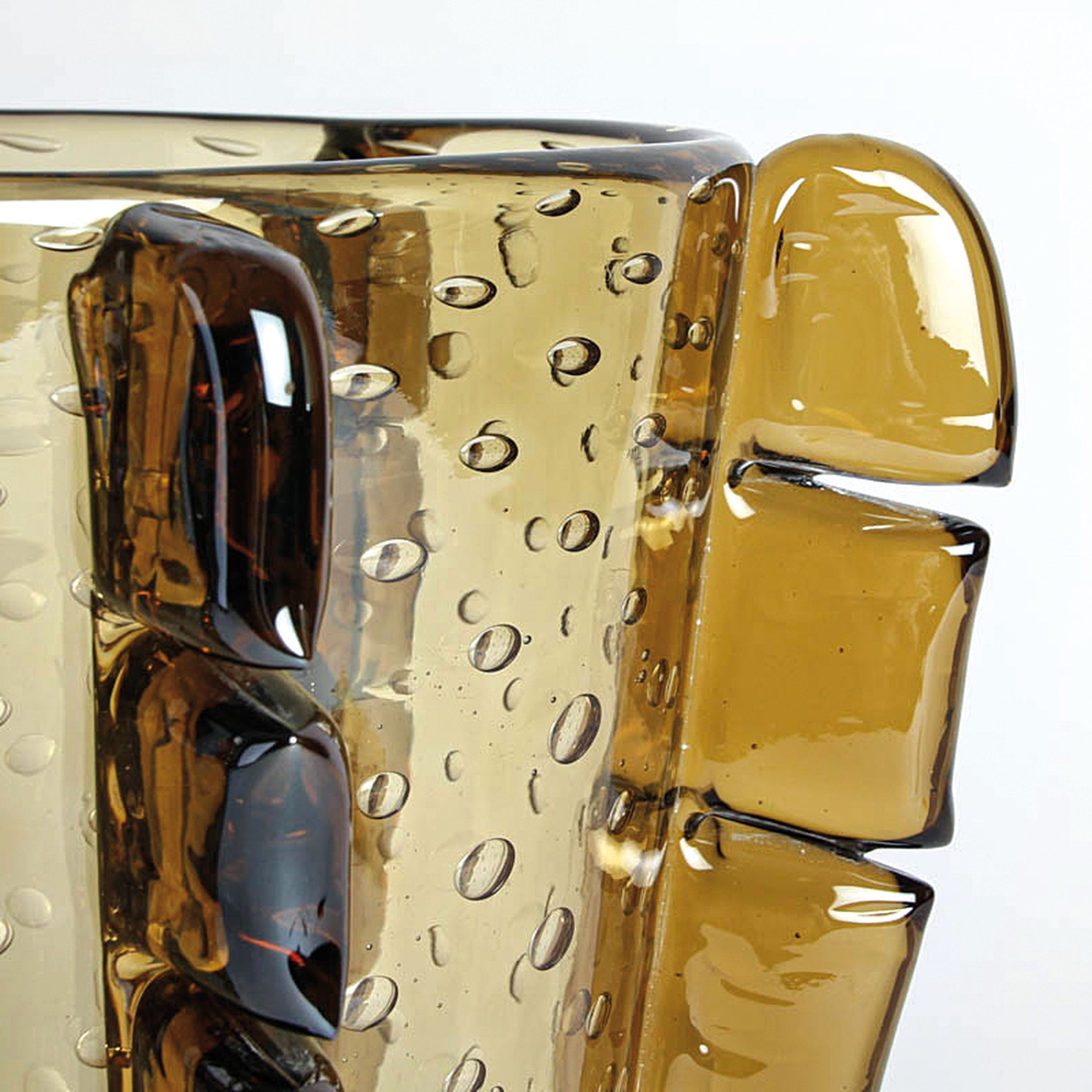 Detail b: Große Zierschale, Barovier & Toso, Murano, dickwandiges bernsteinfarbenes Glas, regelmäßig eingeschlossene Luftblasen, Aussenwandung mit 6 ...