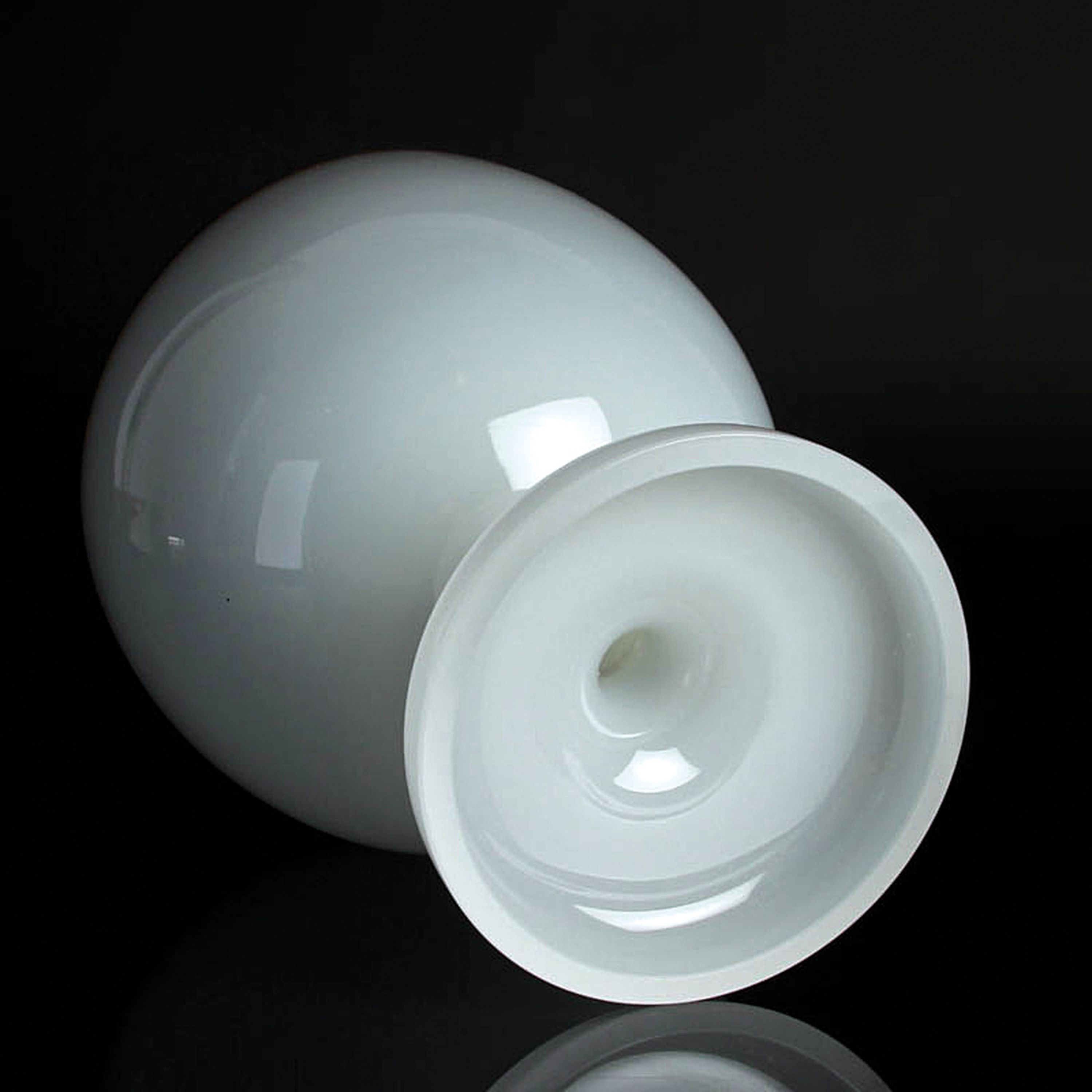 Detail c: Glaspokal, Cenedese, Murano, opak milchweißes Glas, Goldrand, Herstelleretikett, H.27 cm, D. 22cm