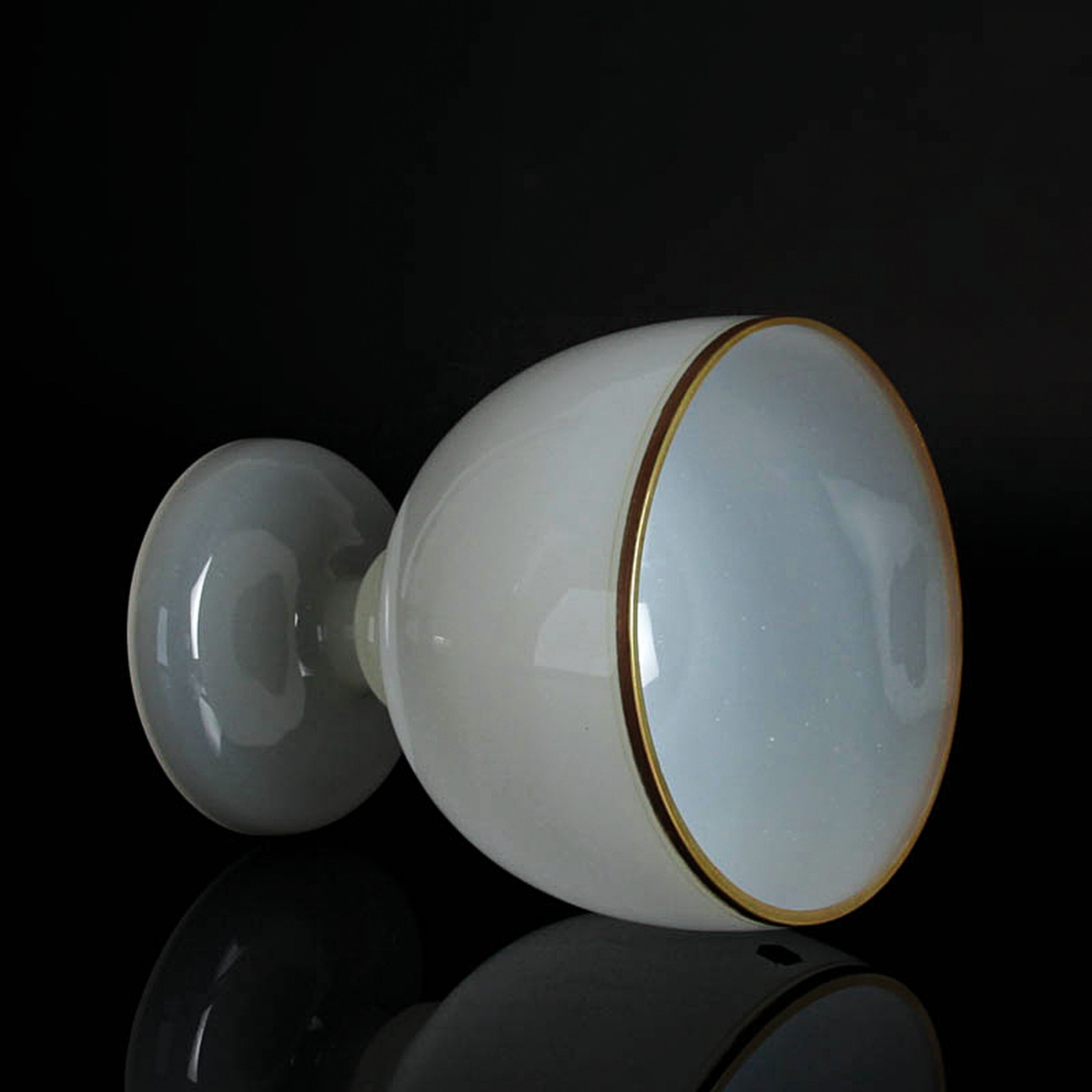 Detail d: Glaspokal, Cenedese, Murano, opak milchweißes Glas, Goldrand, Herstelleretikett, H.27 cm, D. 22cm